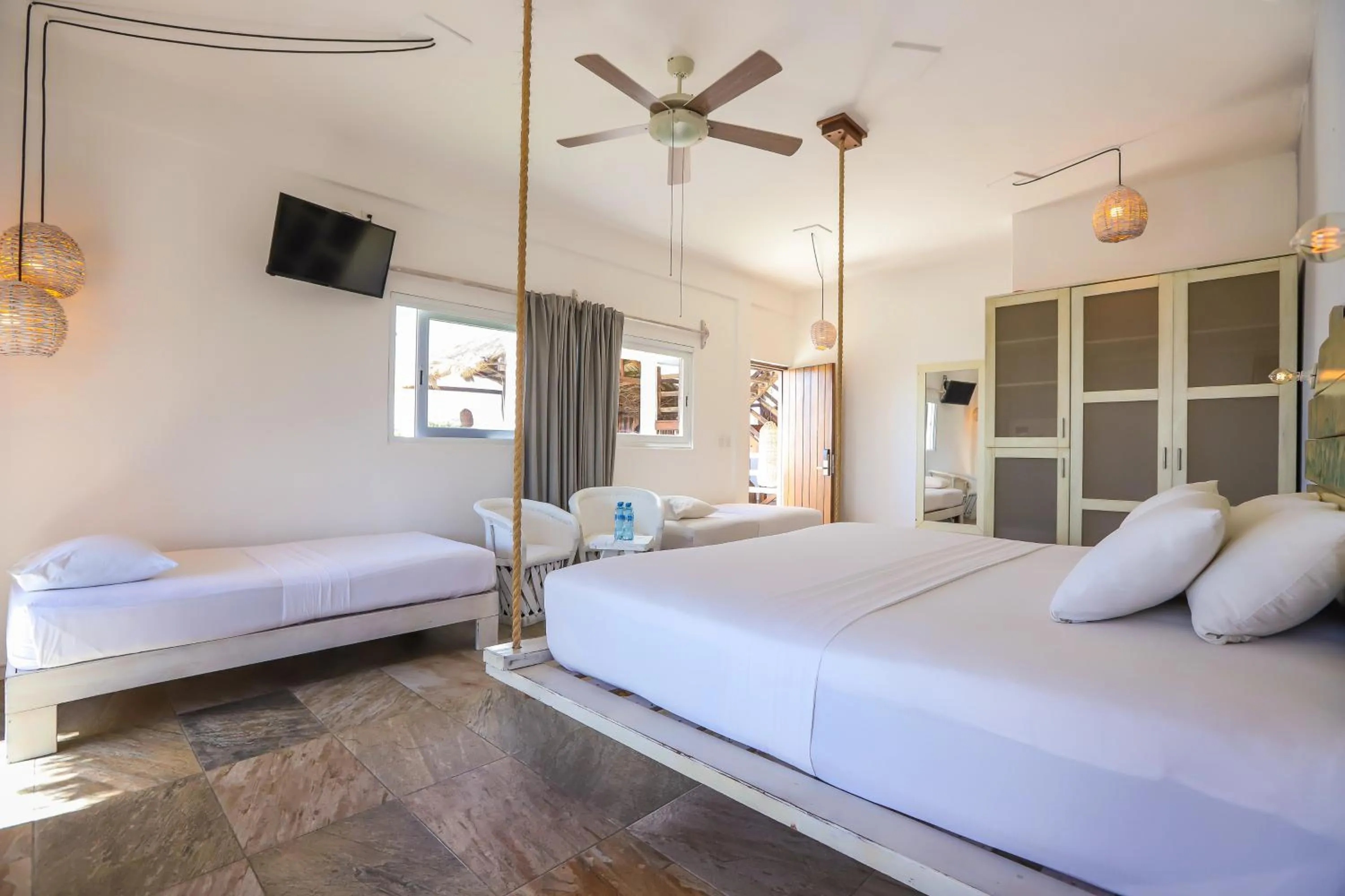 Photo of the whole room, Bed in 40 Cañones