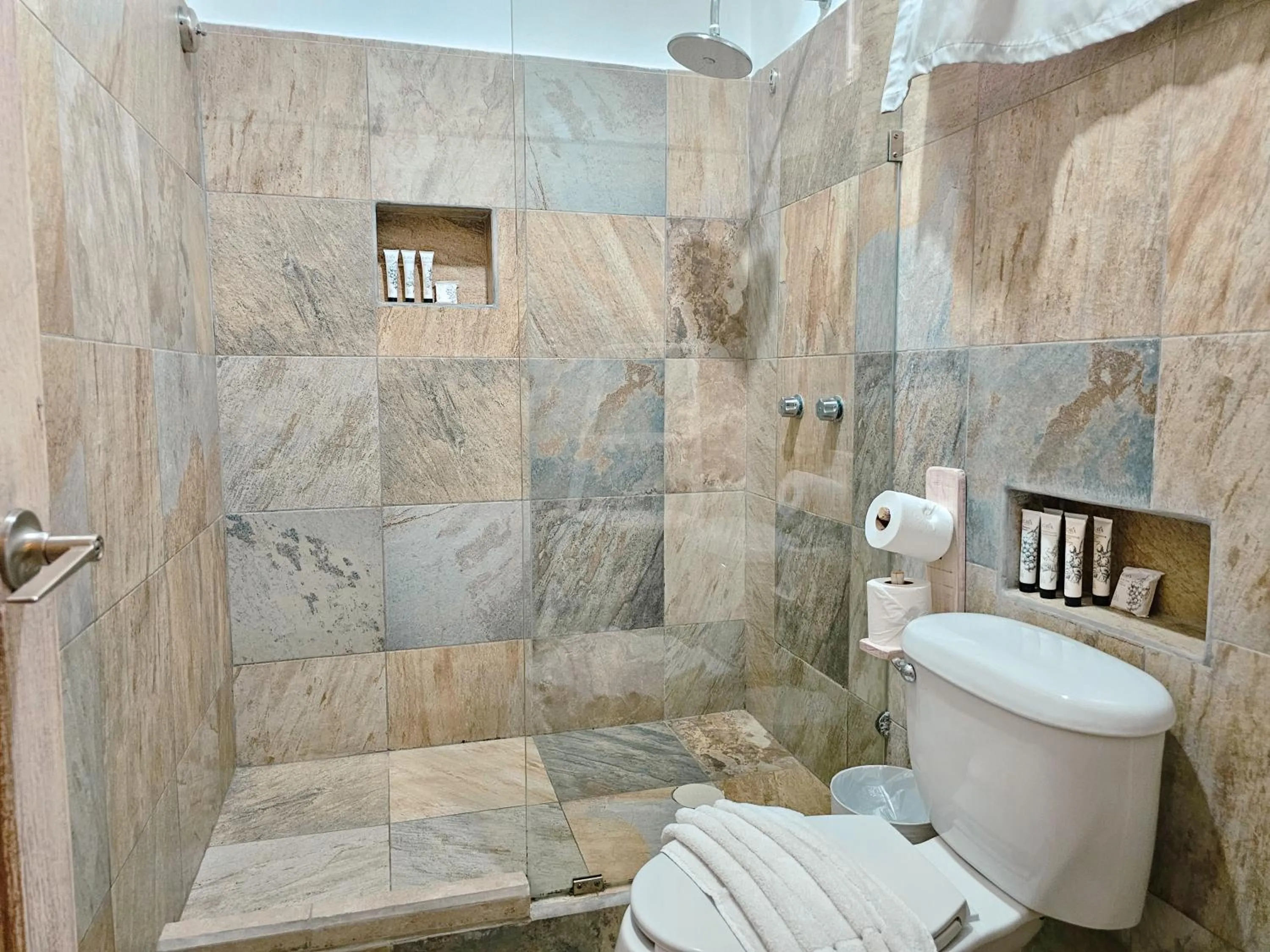 Bathroom in 40 Cañones