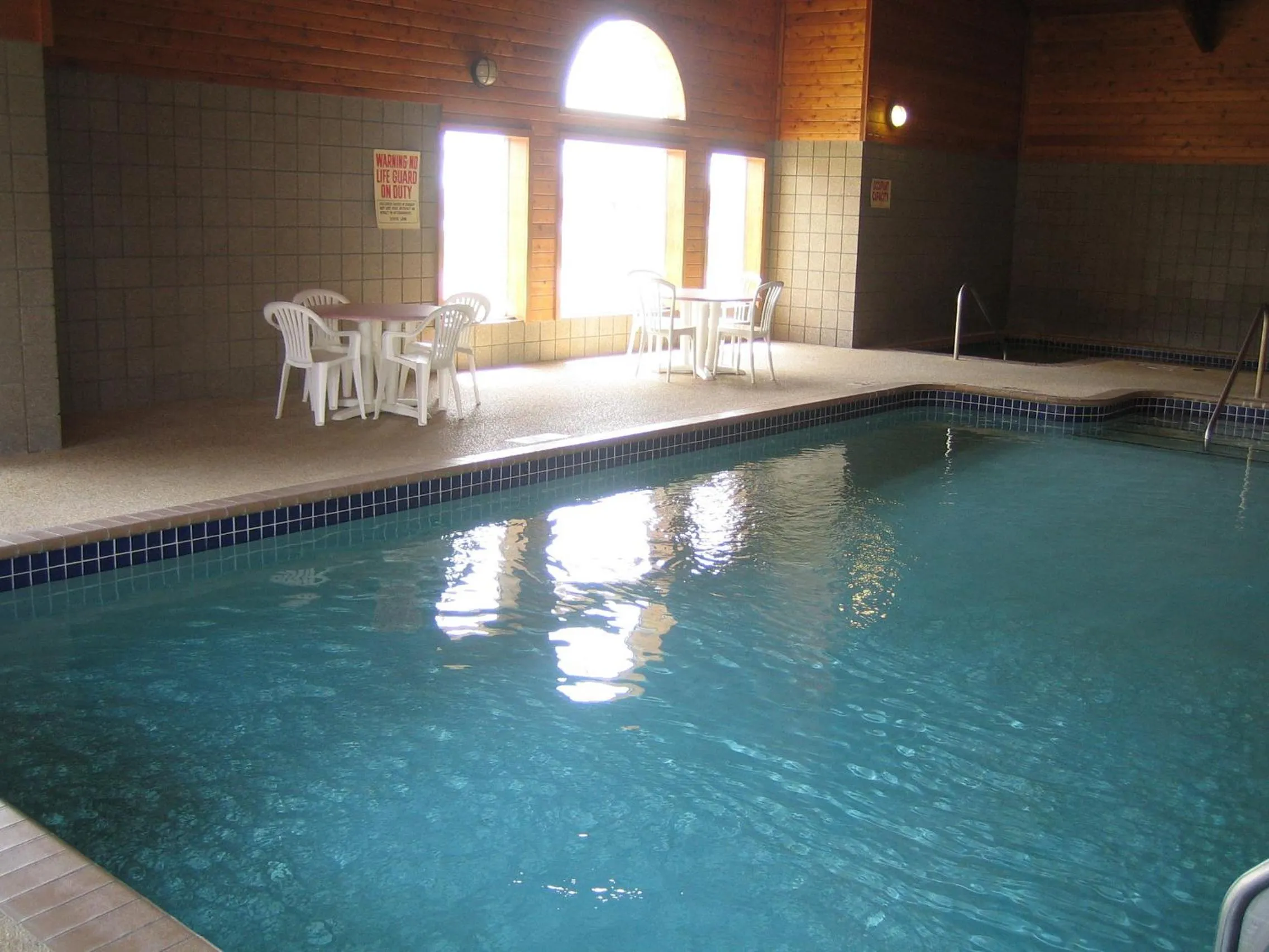 Swimming pool in Knights Inn Litchfield