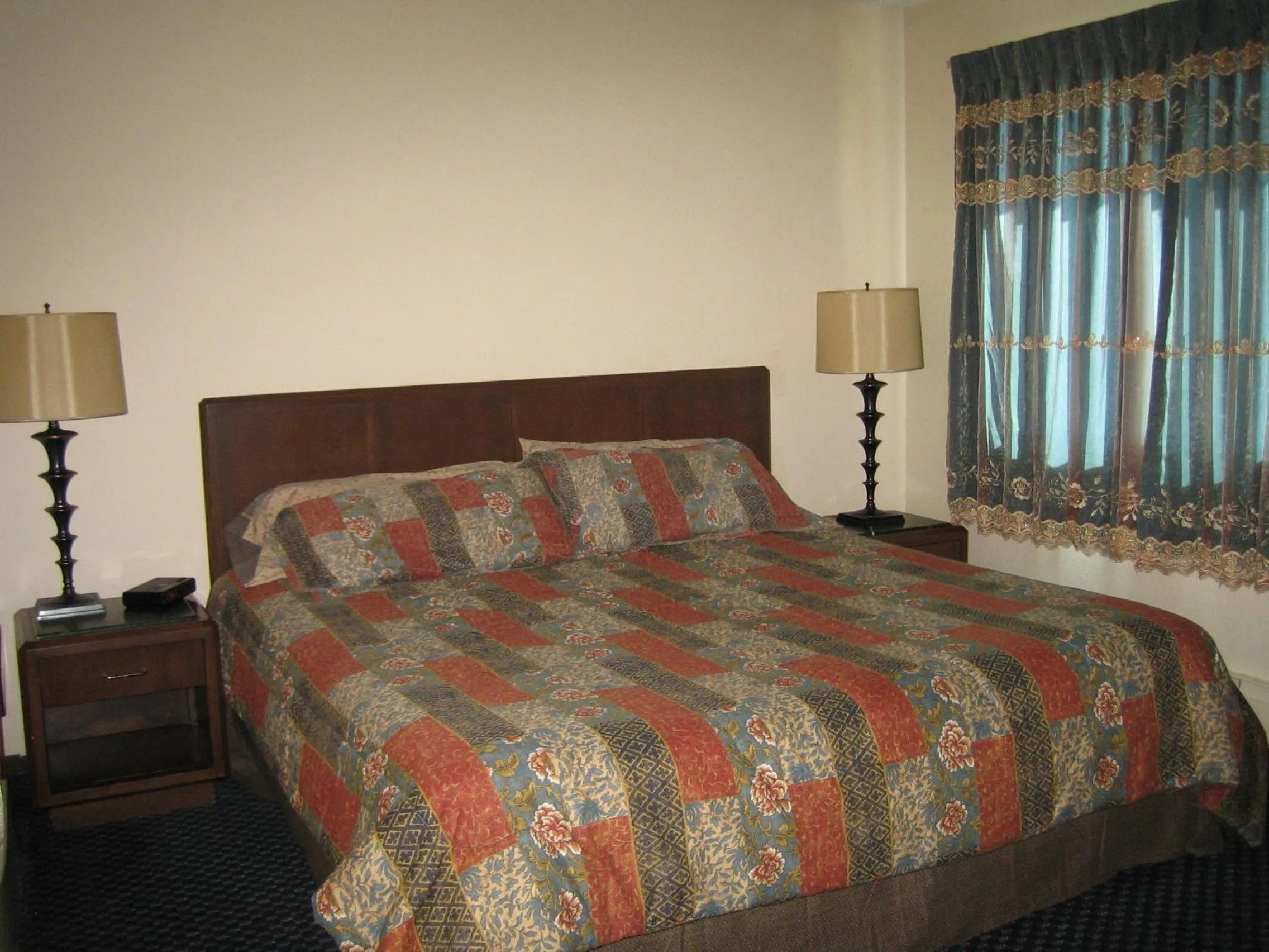 Bedroom, Bed in Knights Inn Litchfield