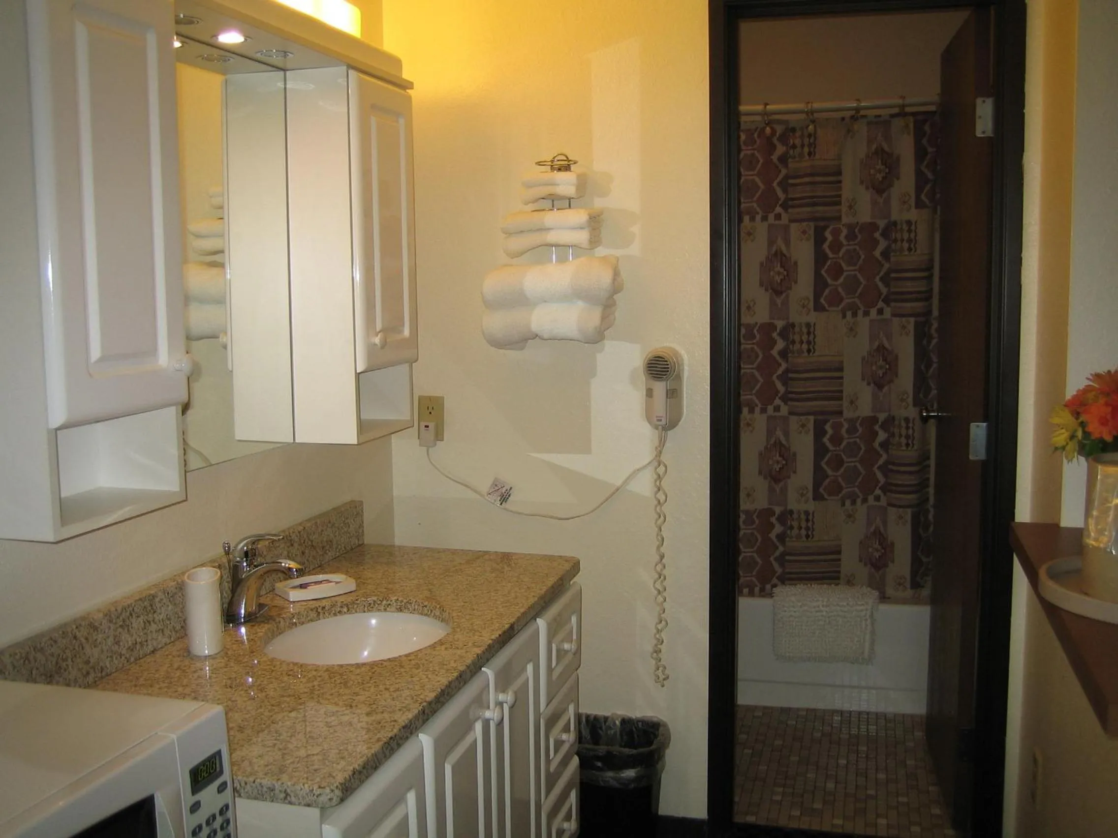 Bathroom in Knights Inn Litchfield