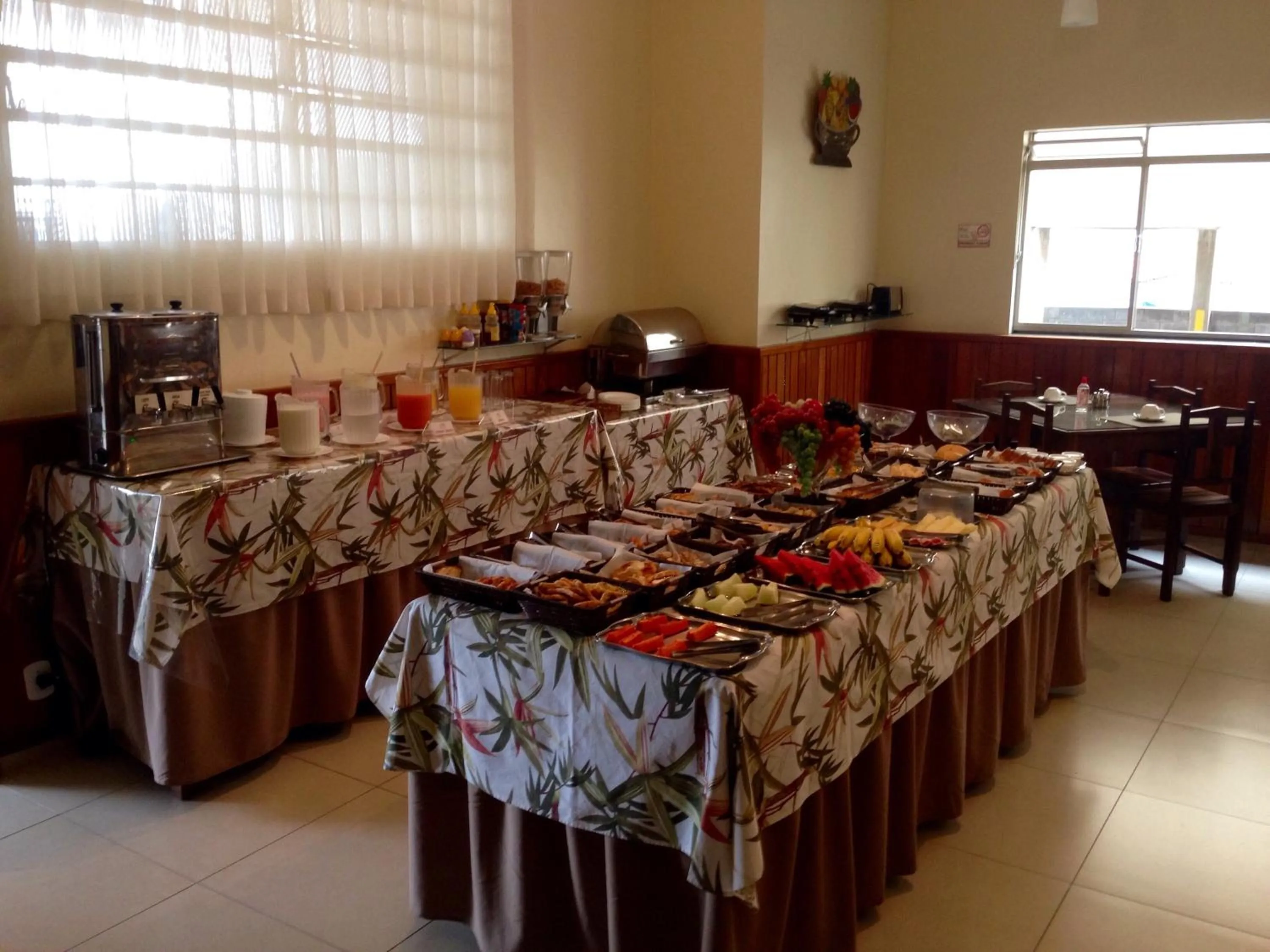 Buffet breakfast in Hotel Carajás