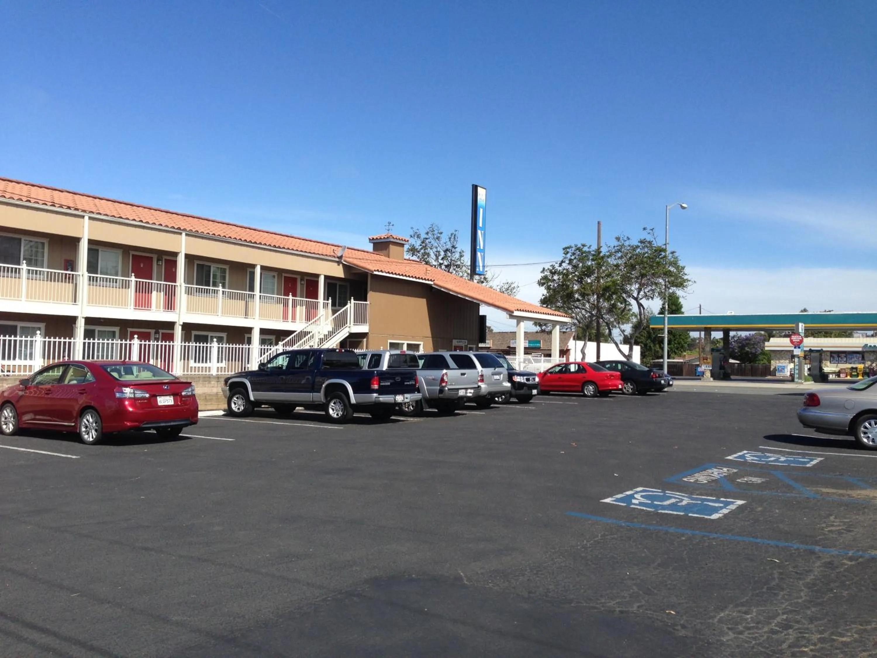 Facade/entrance in Beachway Inn