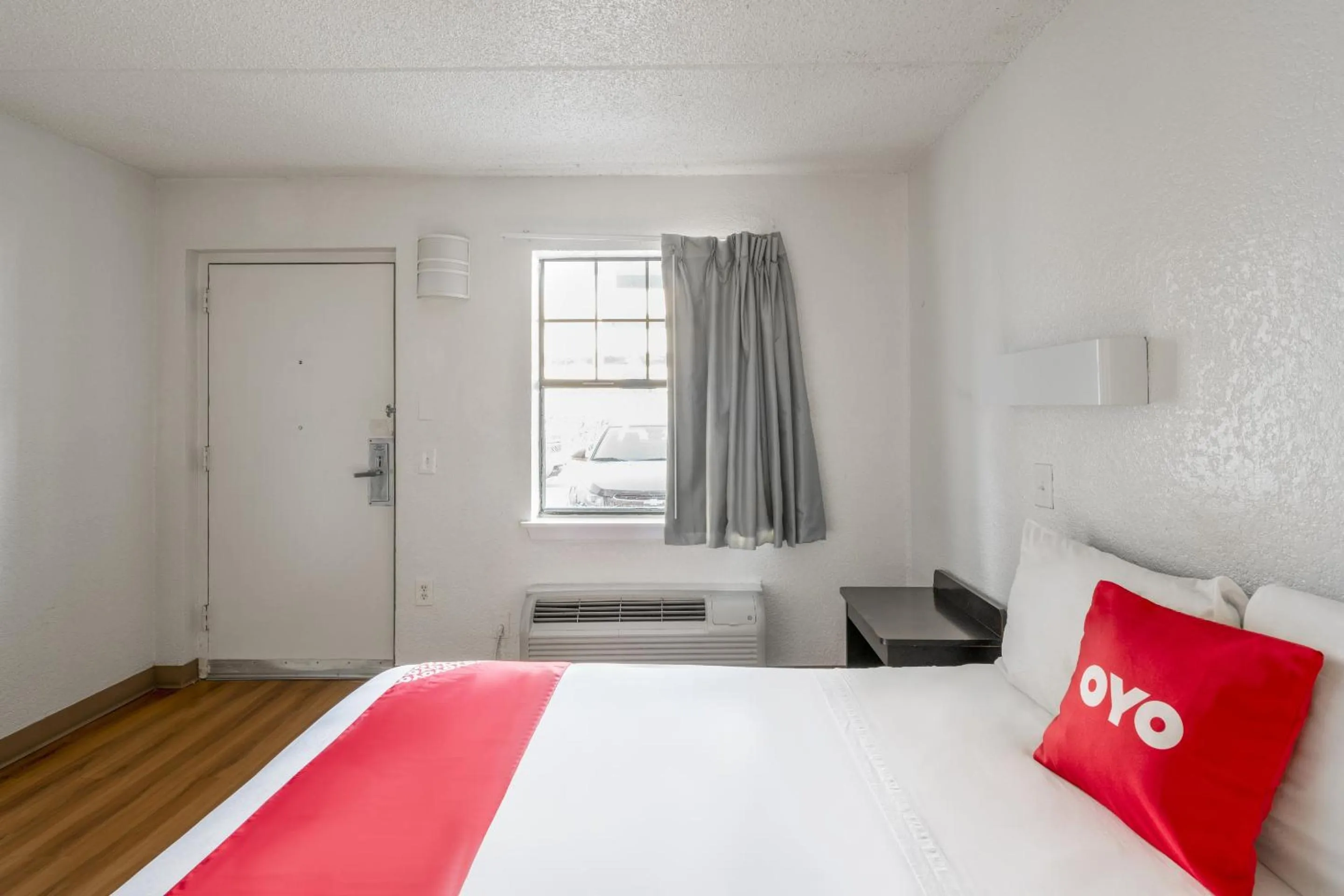 Bedroom, Bed in OYO Hotel Houston Katy Freeway