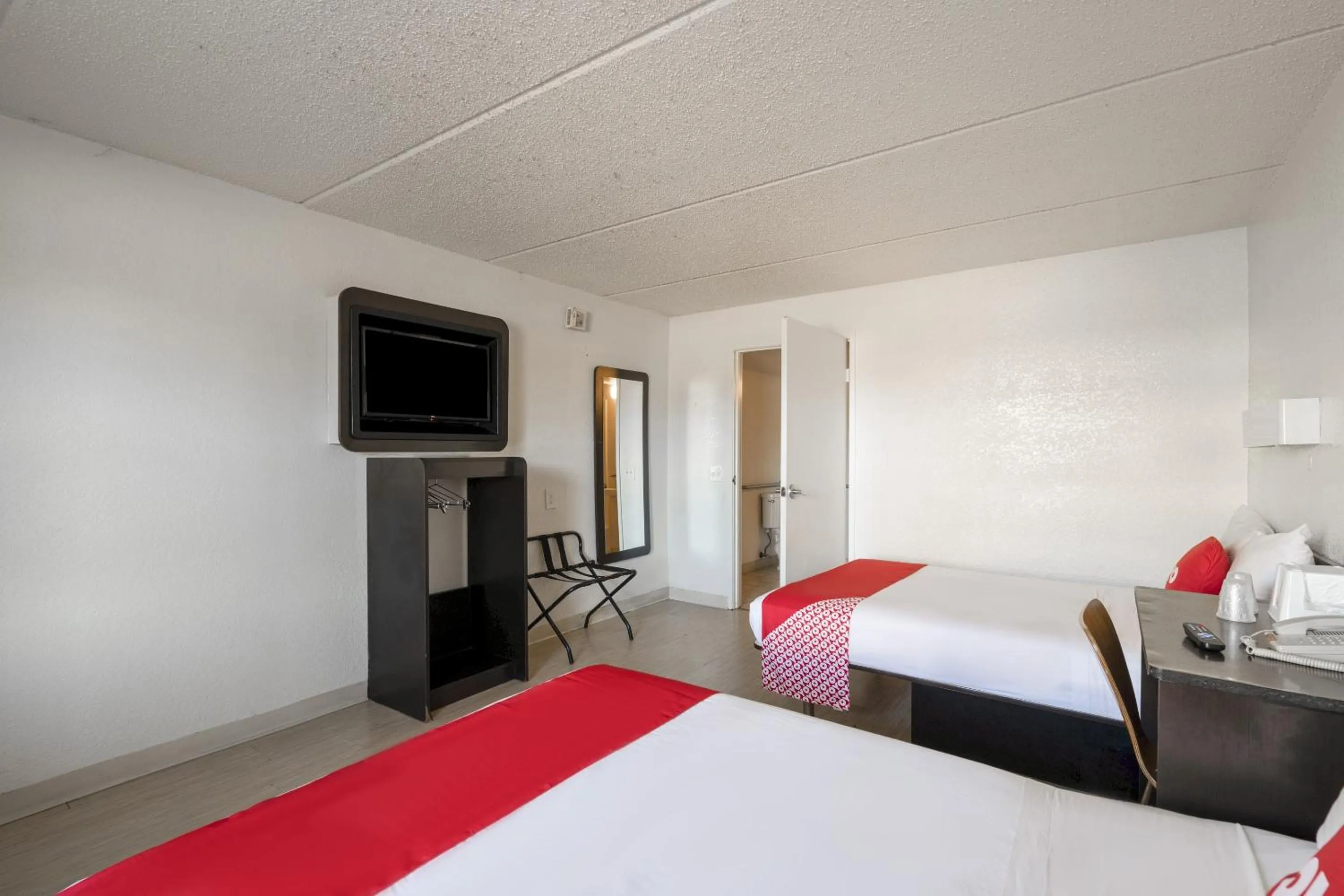 Bedroom, Bed in OYO Hotel Houston Katy Freeway