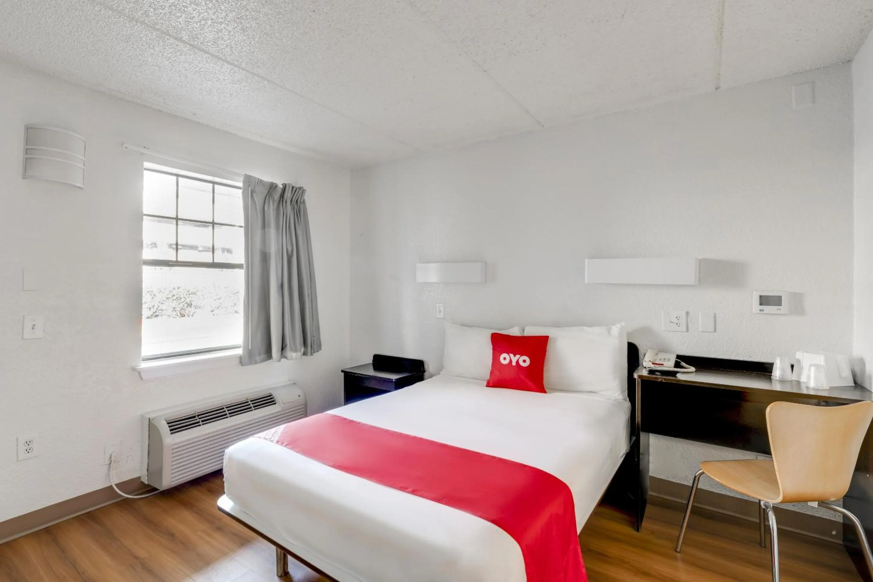 Bedroom, Bed in OYO Hotel Houston Katy Freeway