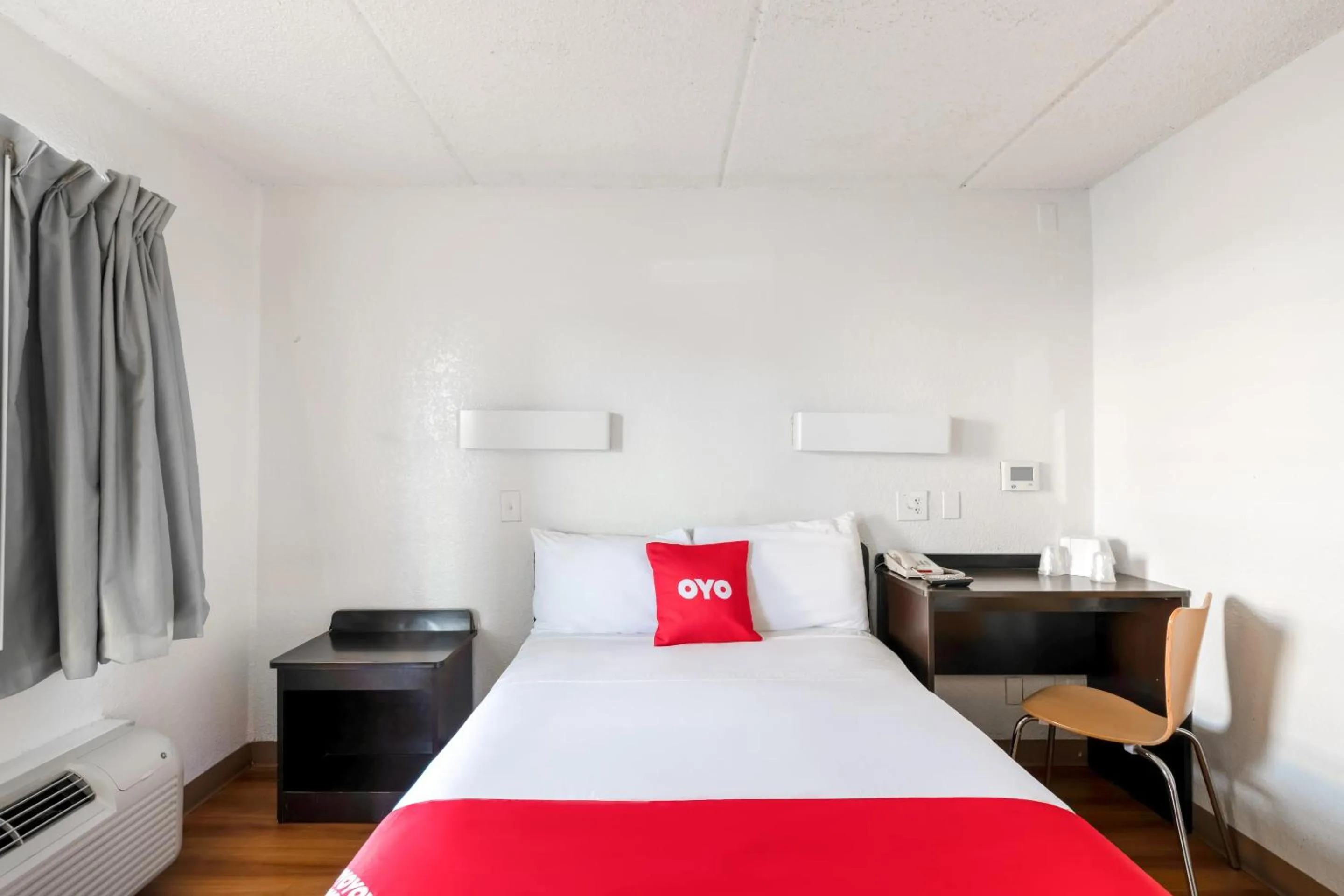 Bedroom, Bed in OYO Hotel Houston Katy Freeway