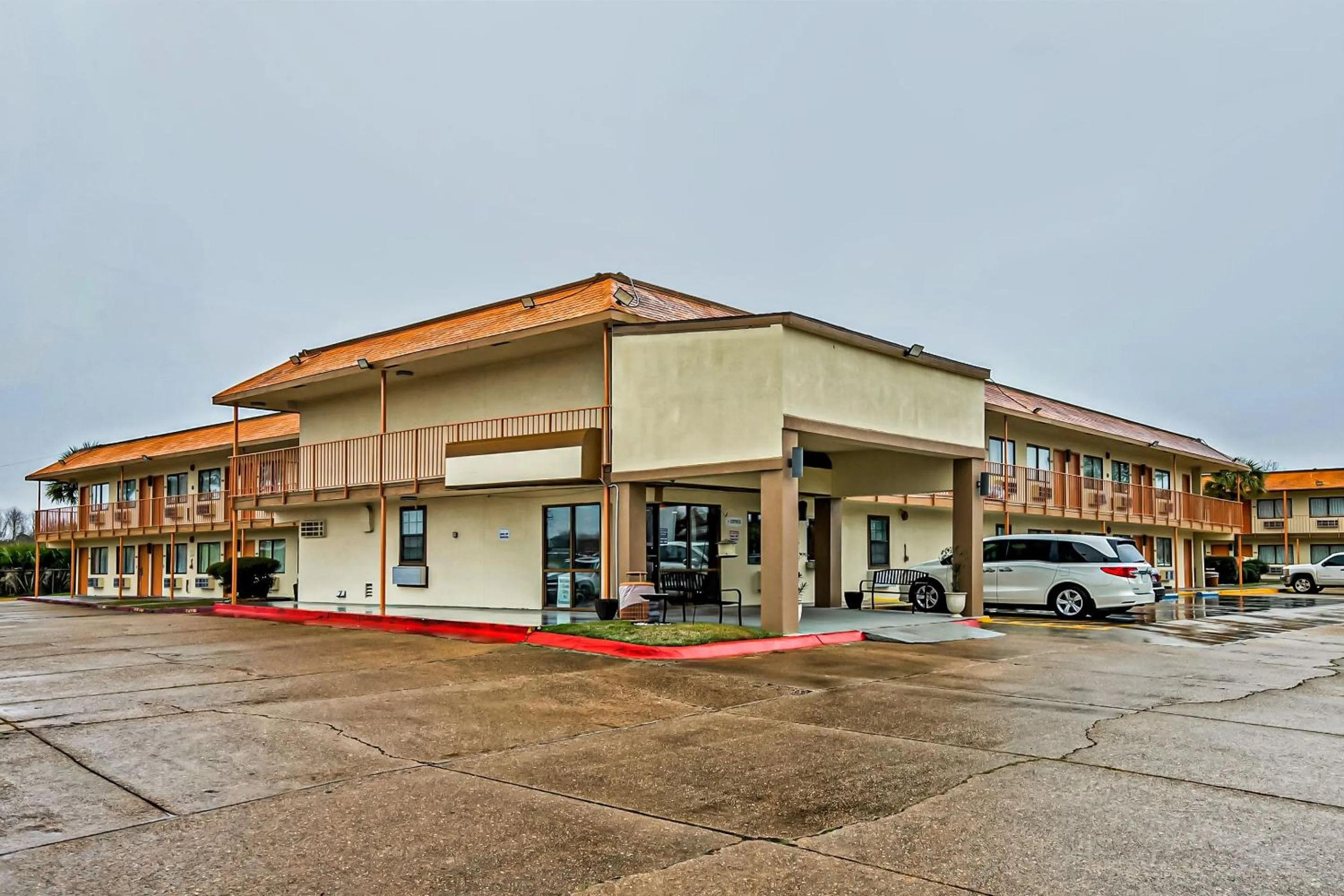 Facade/entrance in OYO Hotel Lake Charles Hwy 10