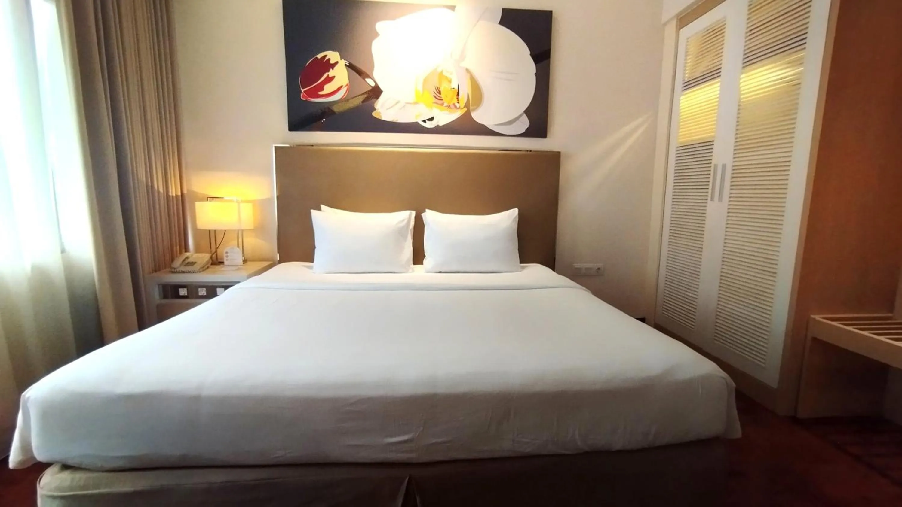 Bedroom, Bed in Surya Hotel & Cottages Prigen