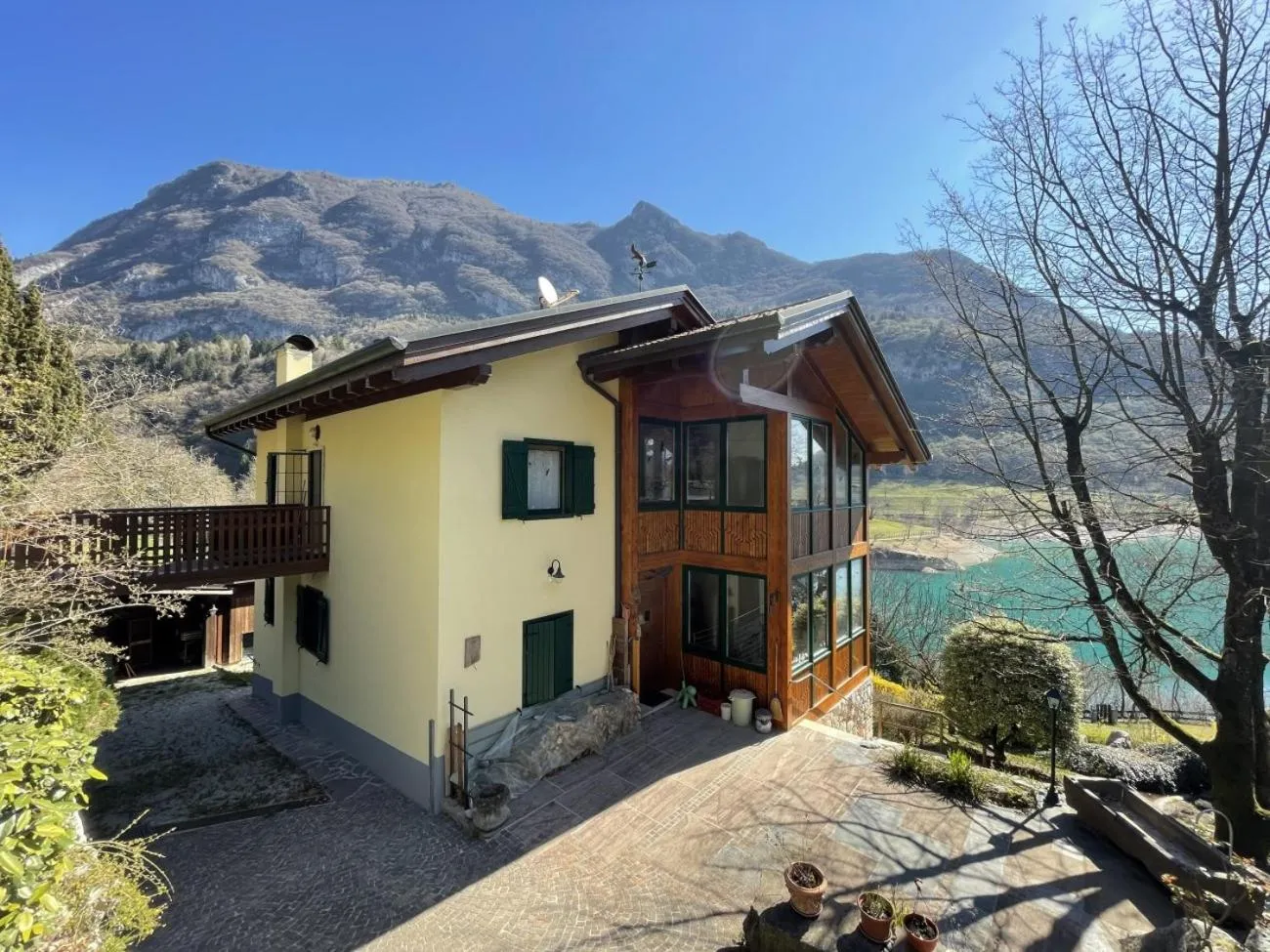 Property building in Al Trovante - Gardaslowemotion