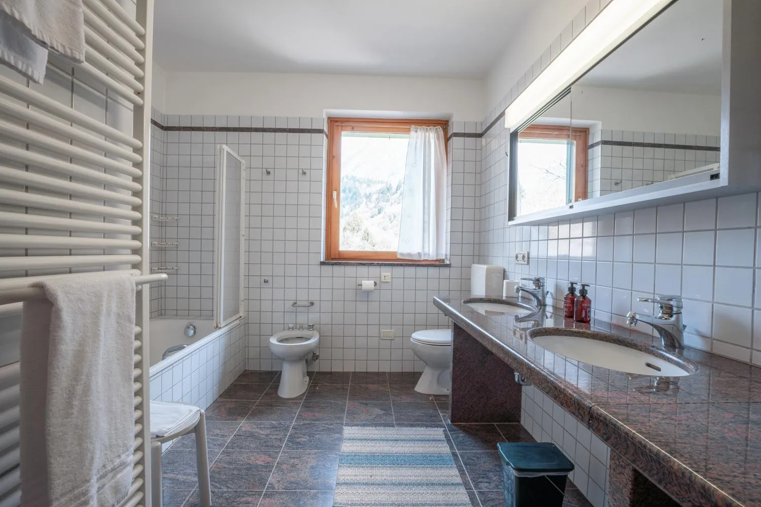 Shower in Al Trovante - Gardaslowemotion