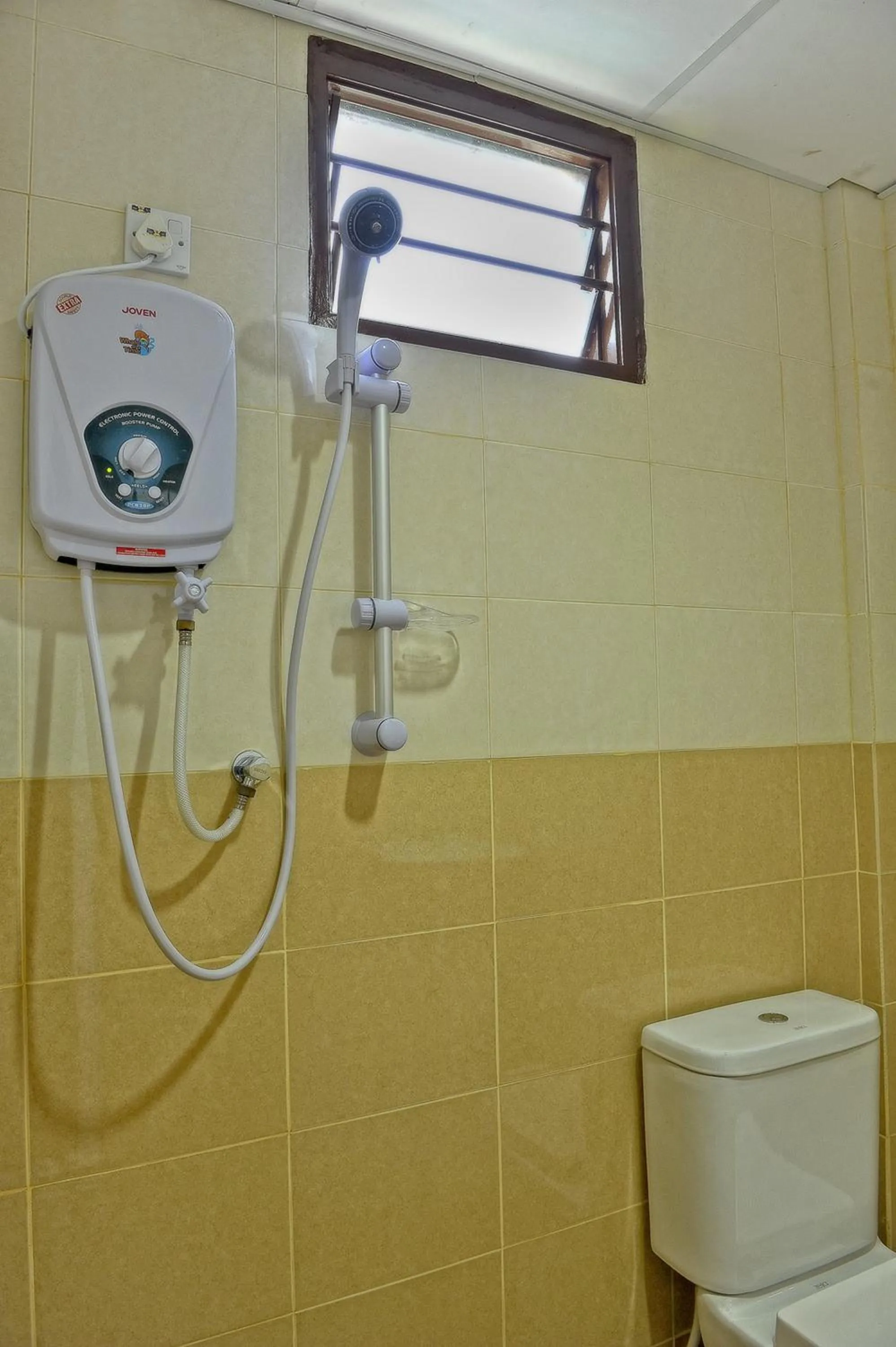 Bathroom in Penarak Bamboo Beach Motel
