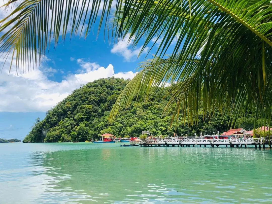 Day in Penarak Bamboo Beach Motel