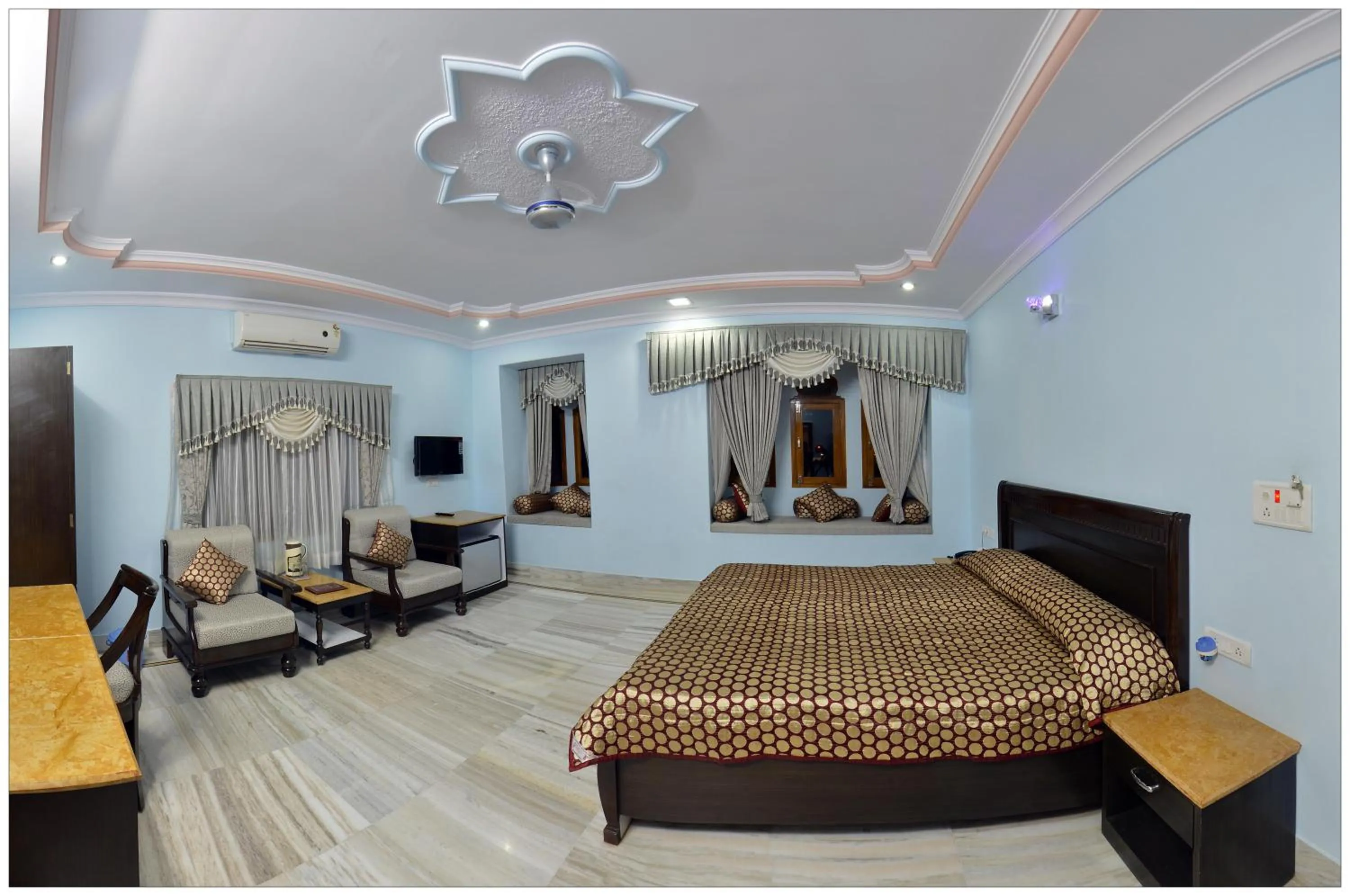 Communal lounge/ TV room, Bed in Hotel Sky Plaza - Best ever view of Jaisalmer Fort