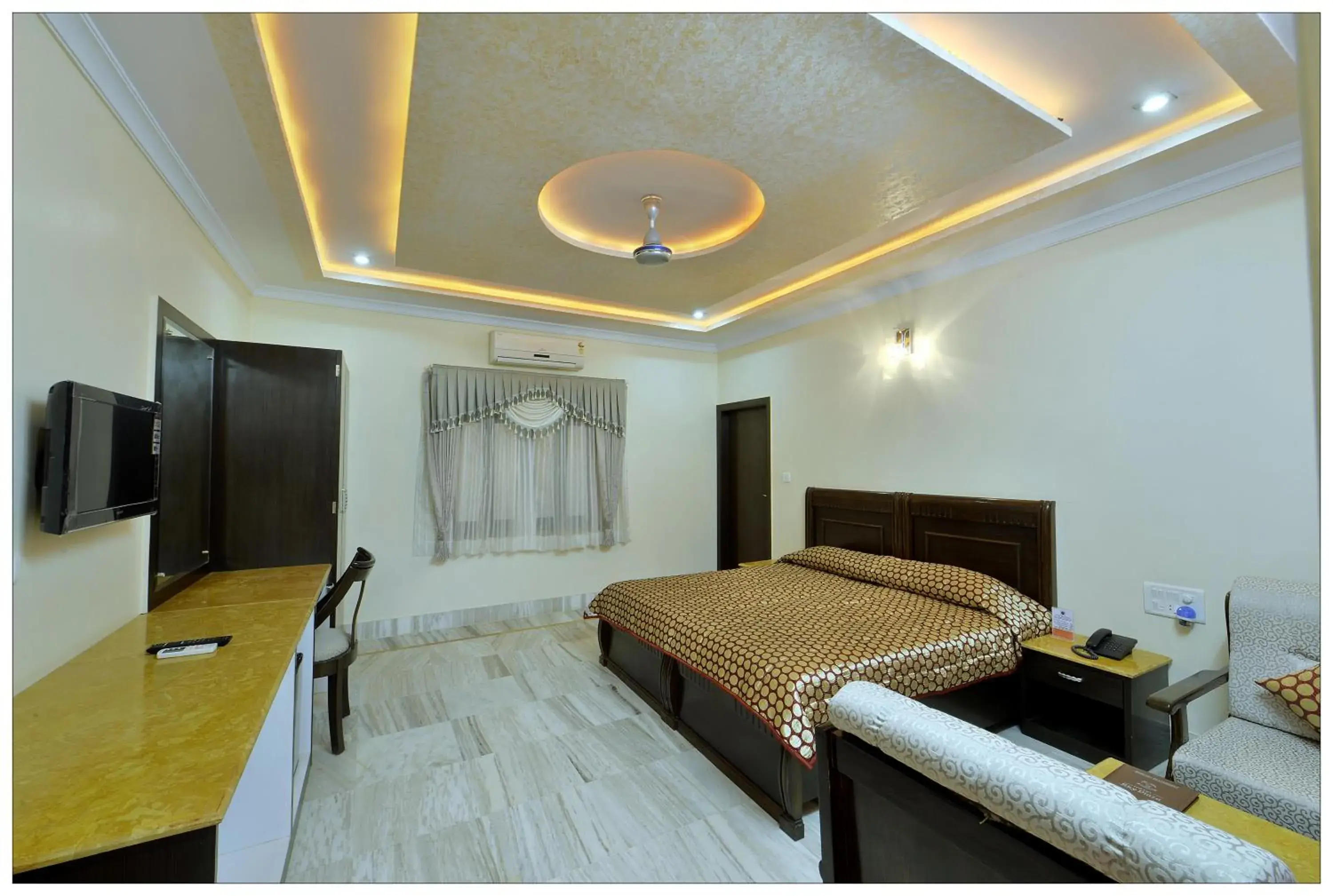 Royal Double Room in Hotel Sky Plaza - Best ever view of Jaisalmer Fort Royal Double Room in Hotel Sky Plaza - Best ever view of Jaisalmer Fort