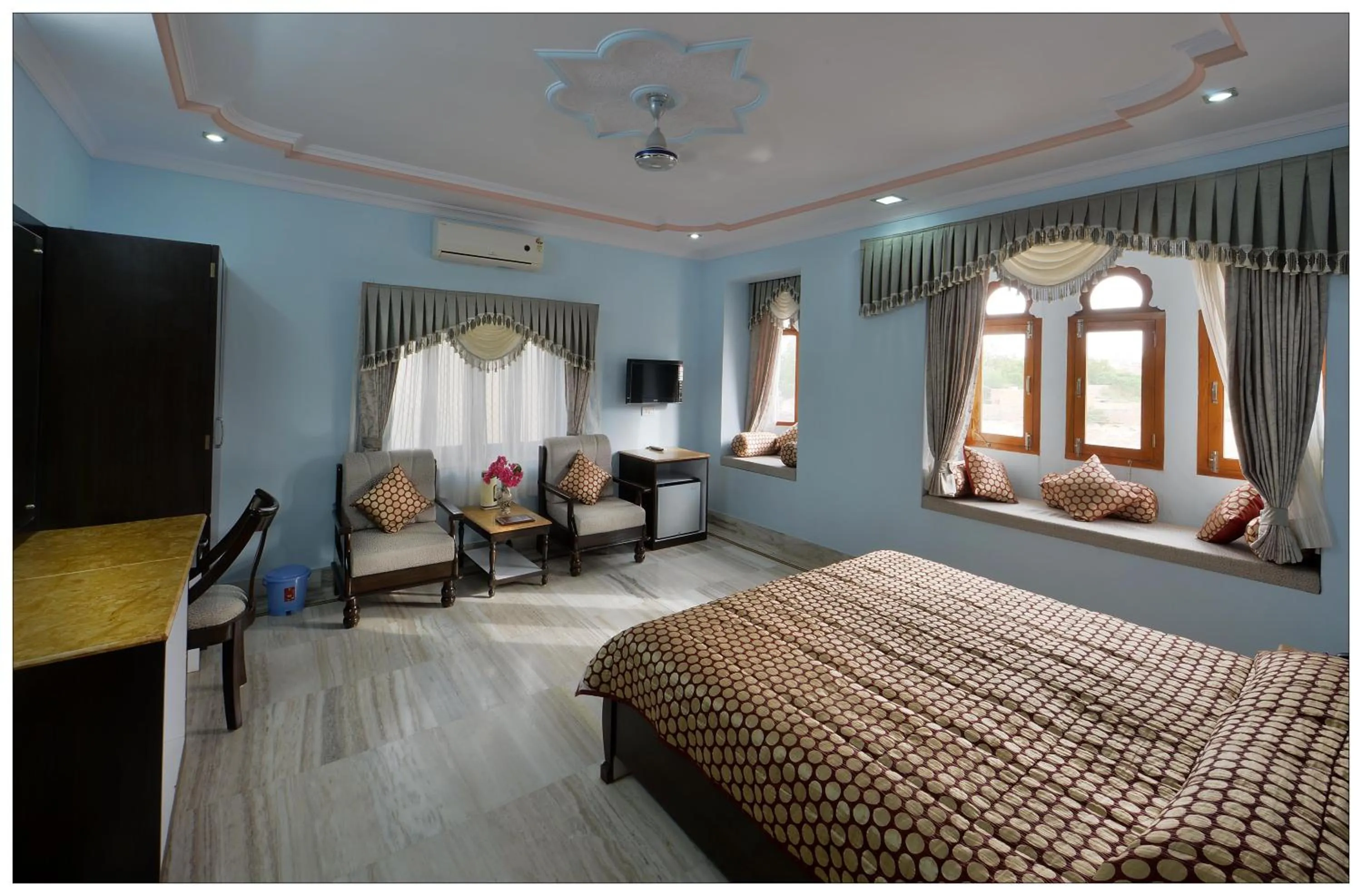 Bed in Hotel Sky Plaza - Best ever view of Jaisalmer Fort