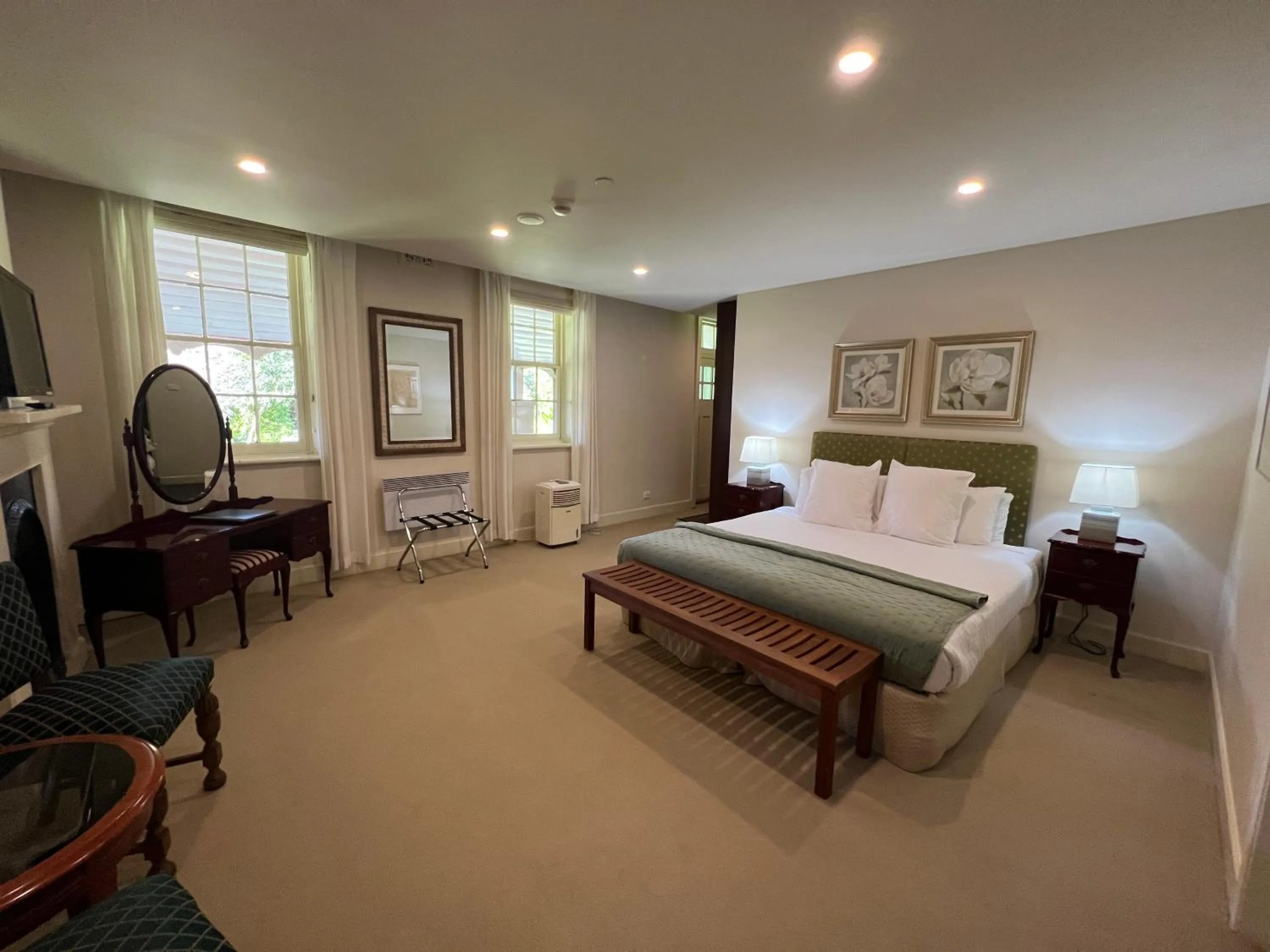 Bed in Fitzroy Inn Historic Retreat Mittagong