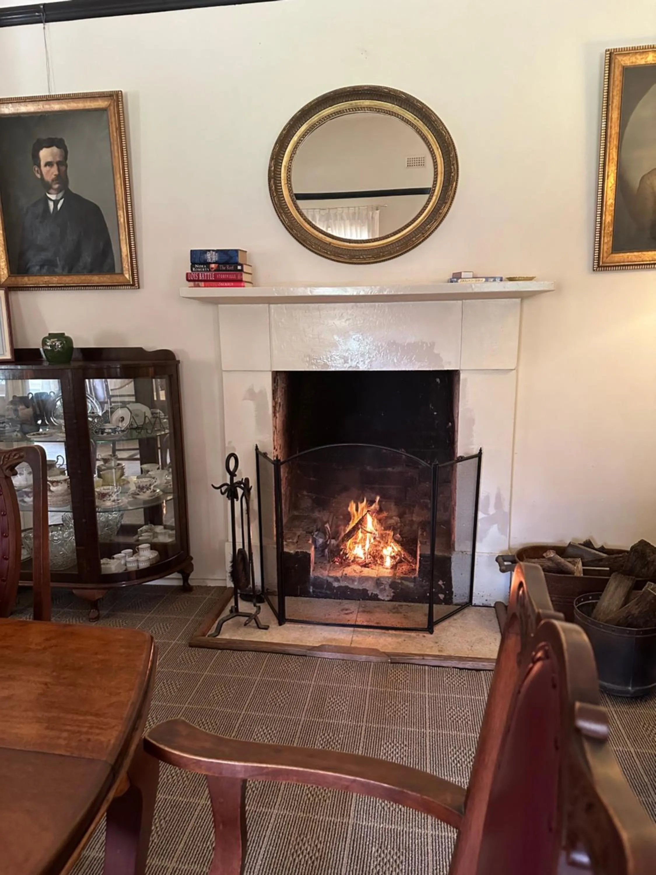 Living room in Fitzroy Inn Historic Retreat Mittagong