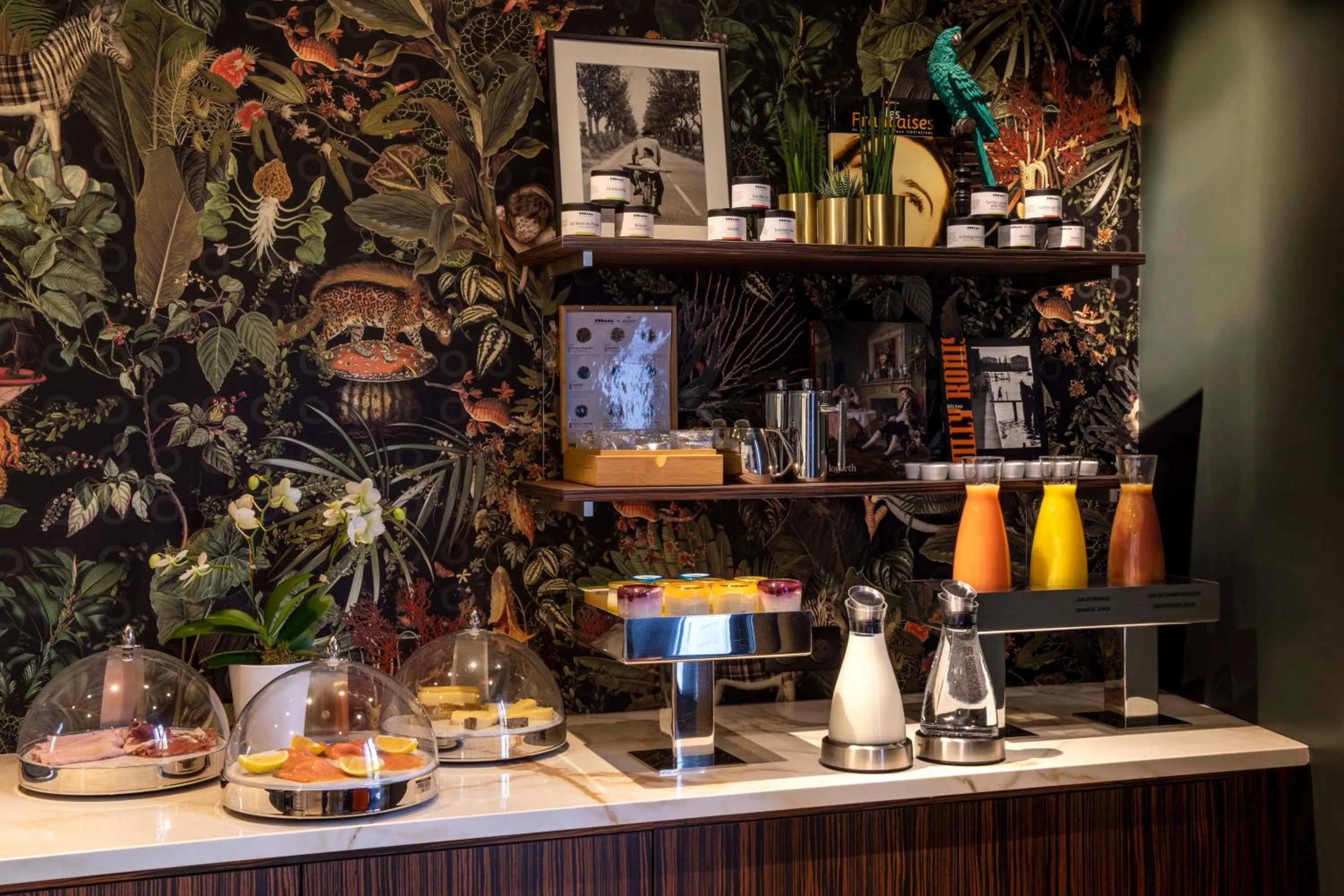 Buffet breakfast in Hôtel Aiglon