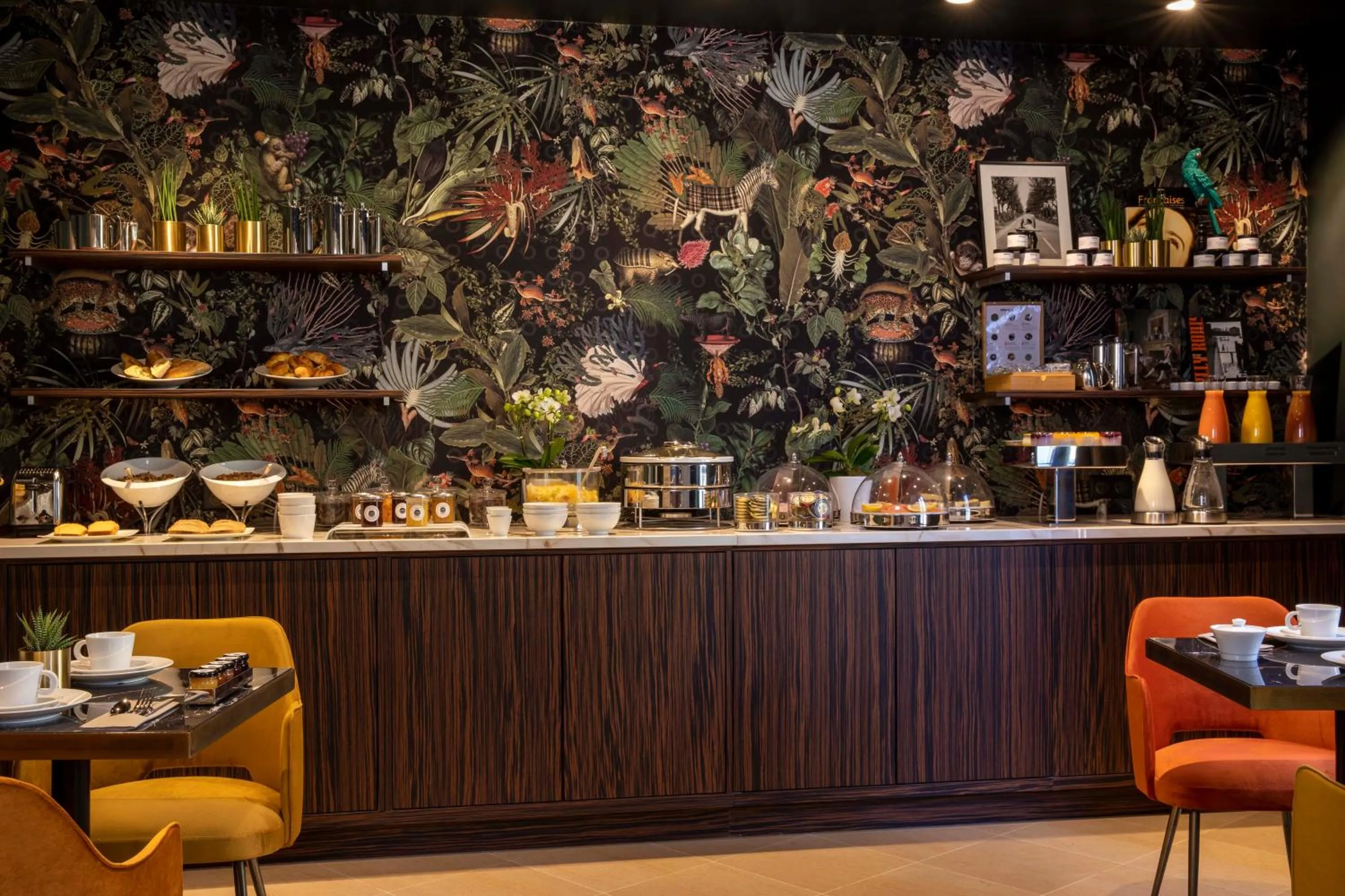 Buffet breakfast in Hôtel Aiglon