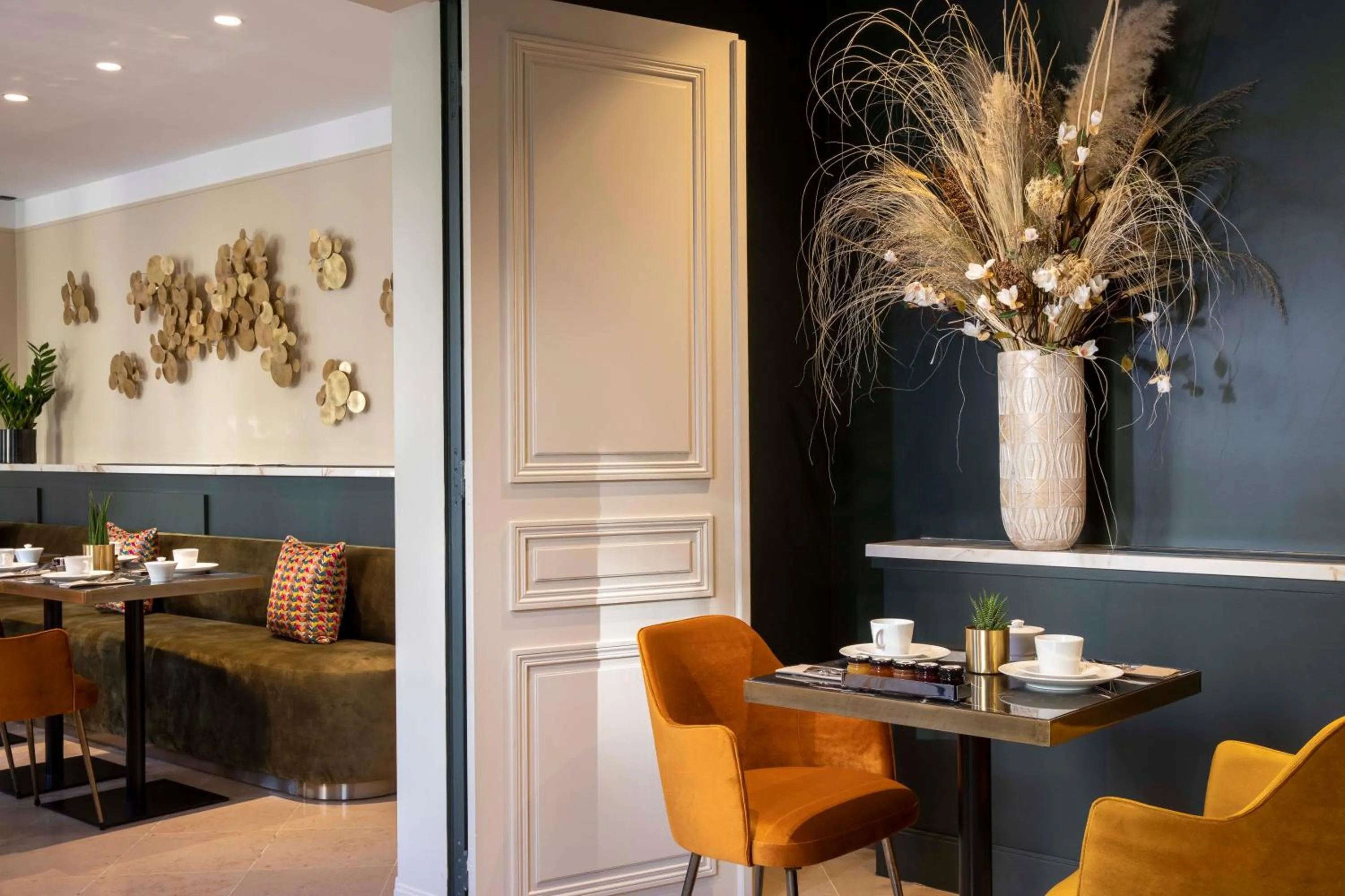 Restaurant/places to eat in Hôtel Aiglon