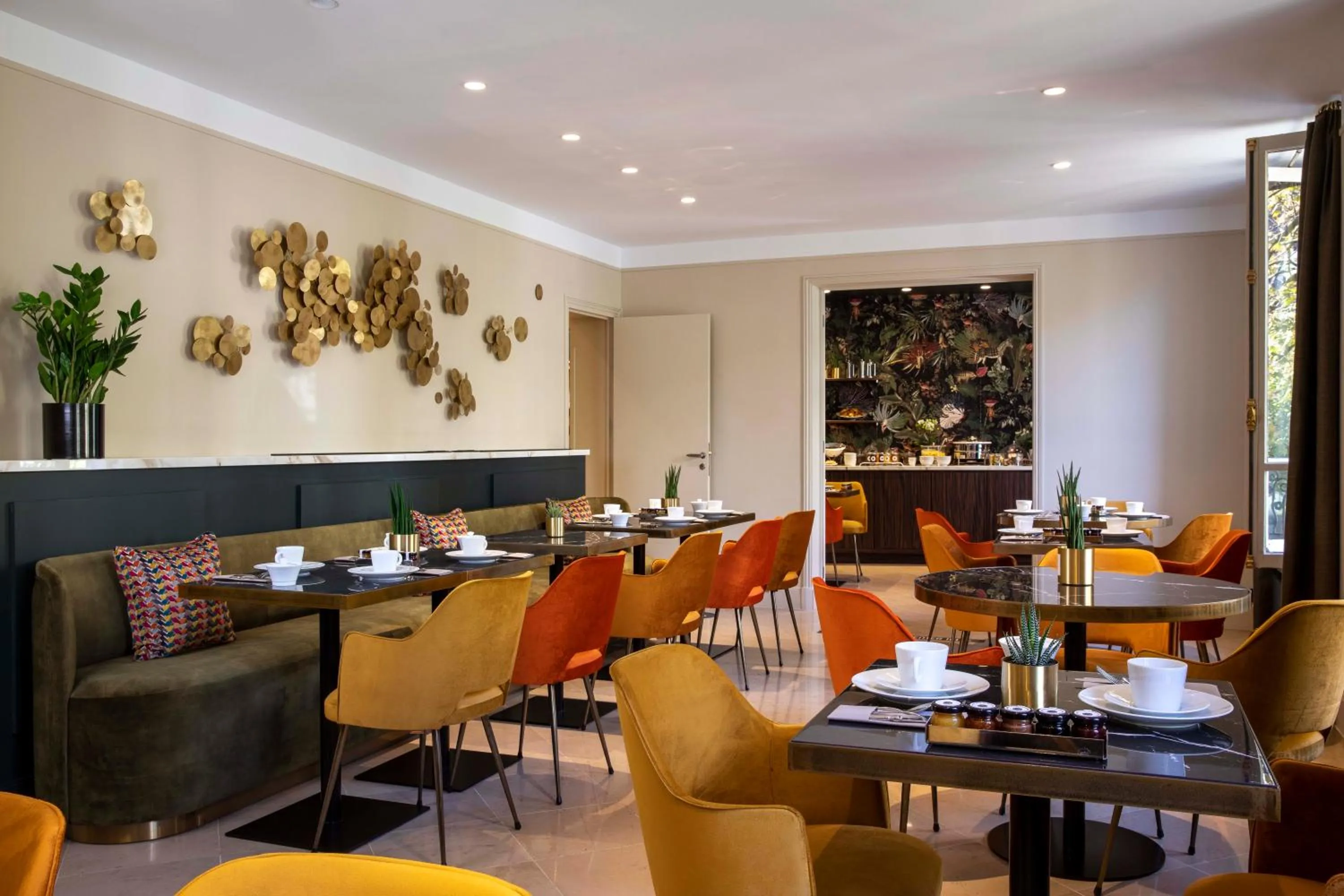 Restaurant/places to eat in Hôtel Aiglon