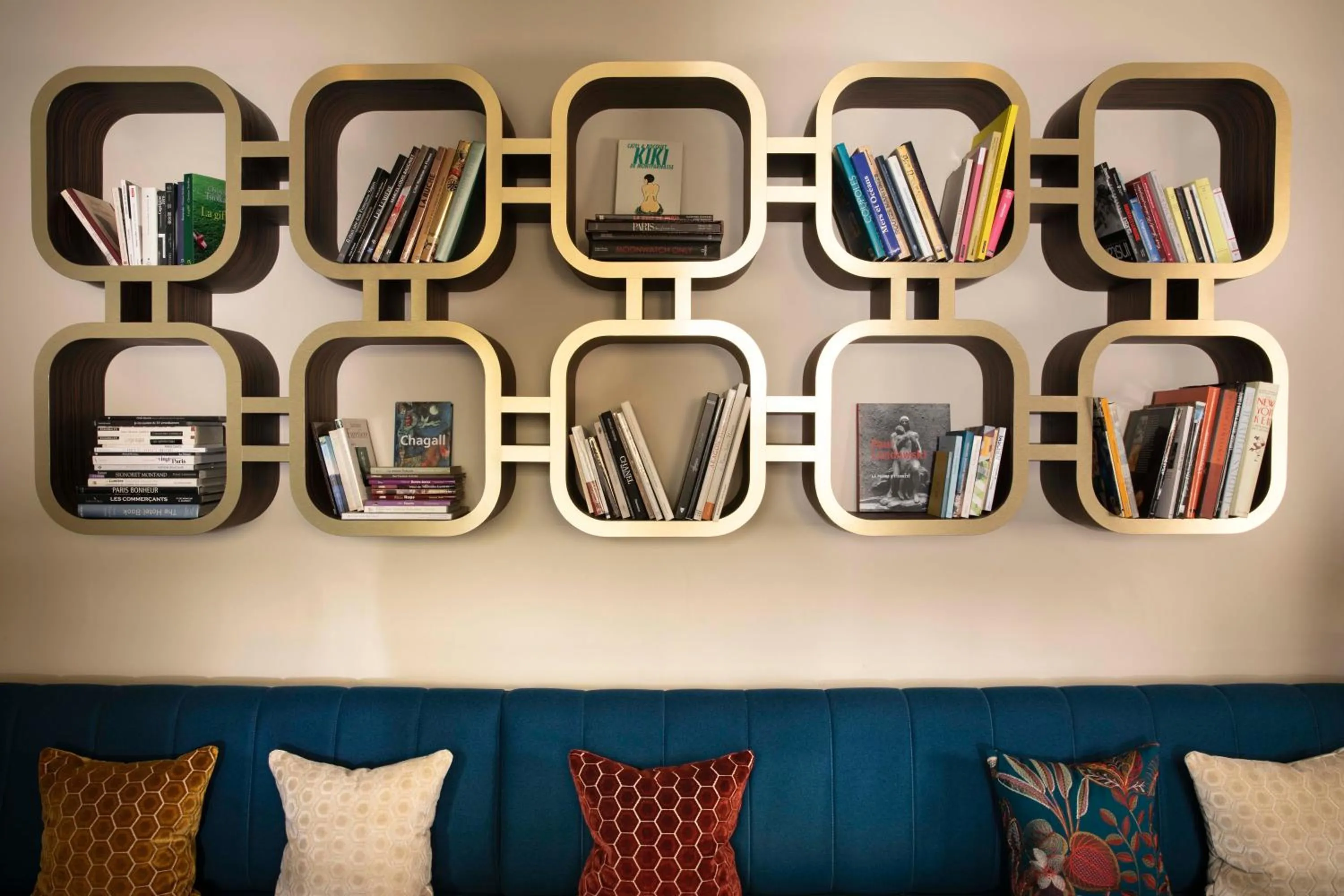 Library in Hôtel Aiglon