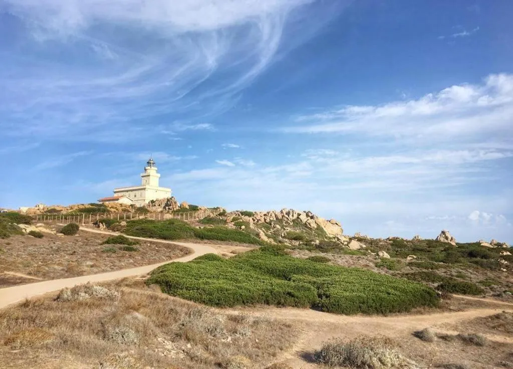 Nearby landmark in Unique Art