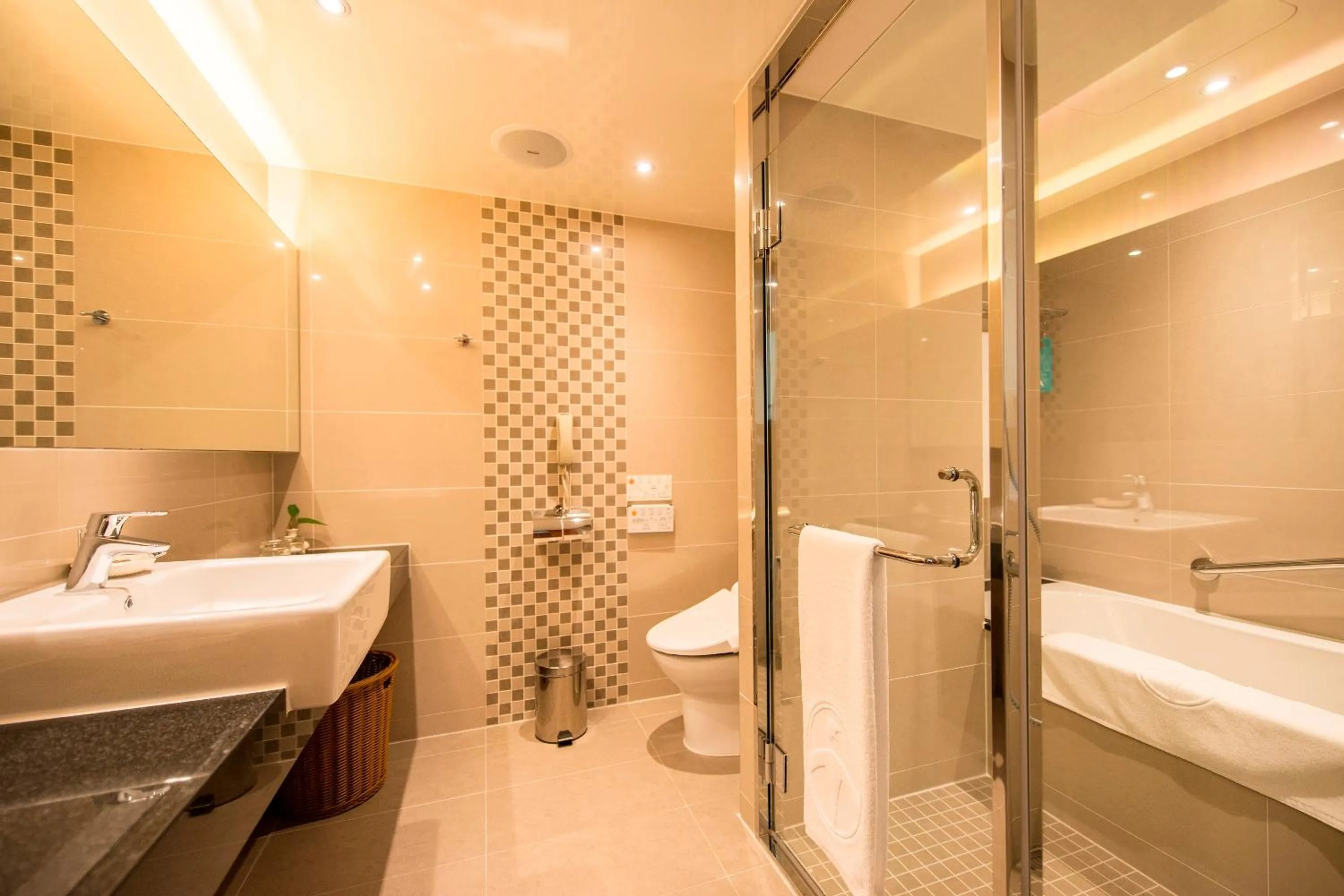 Shower in Taichung Harbor Hotel
