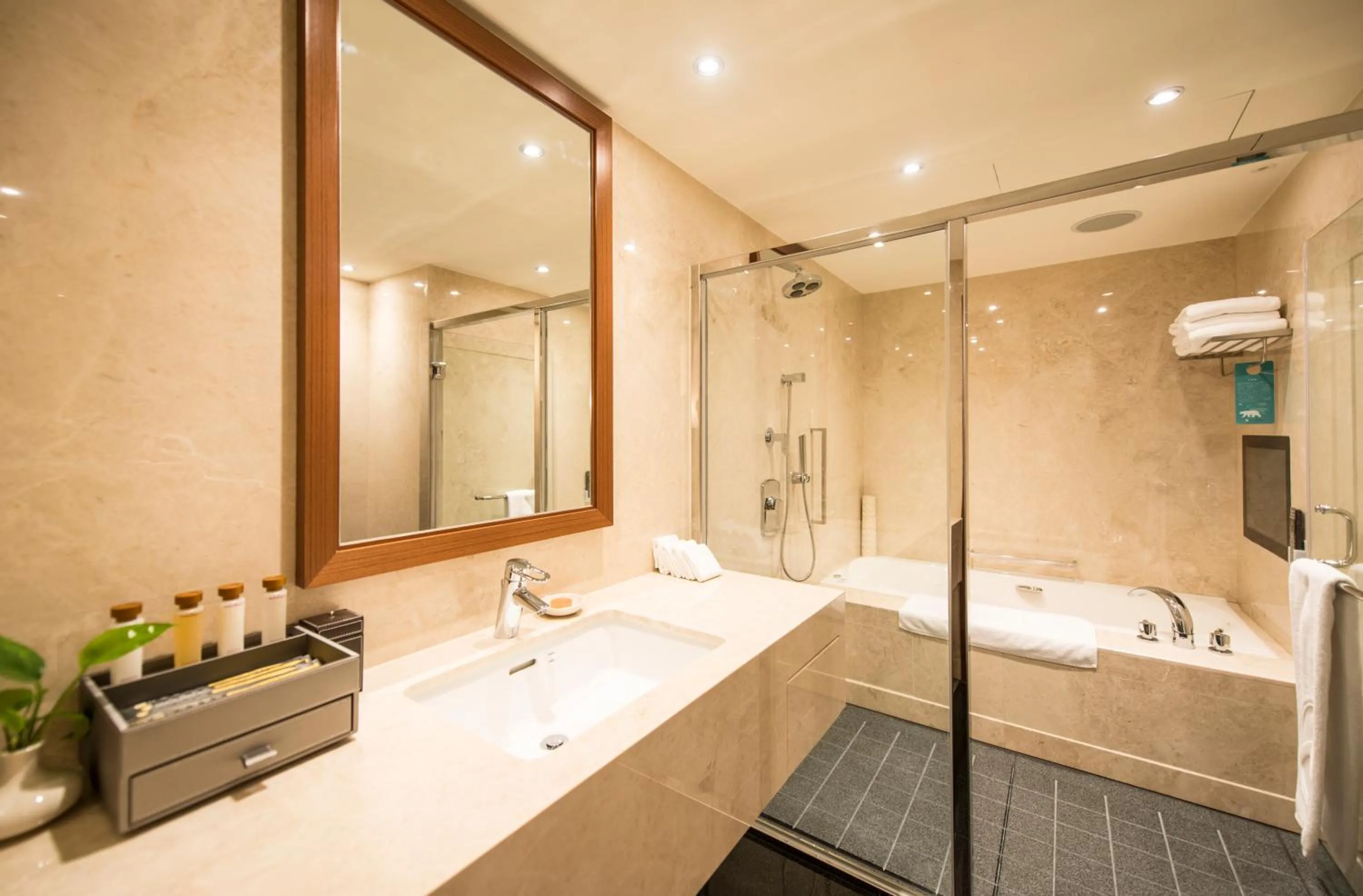 Photo of the whole room in Taichung Harbor Hotel