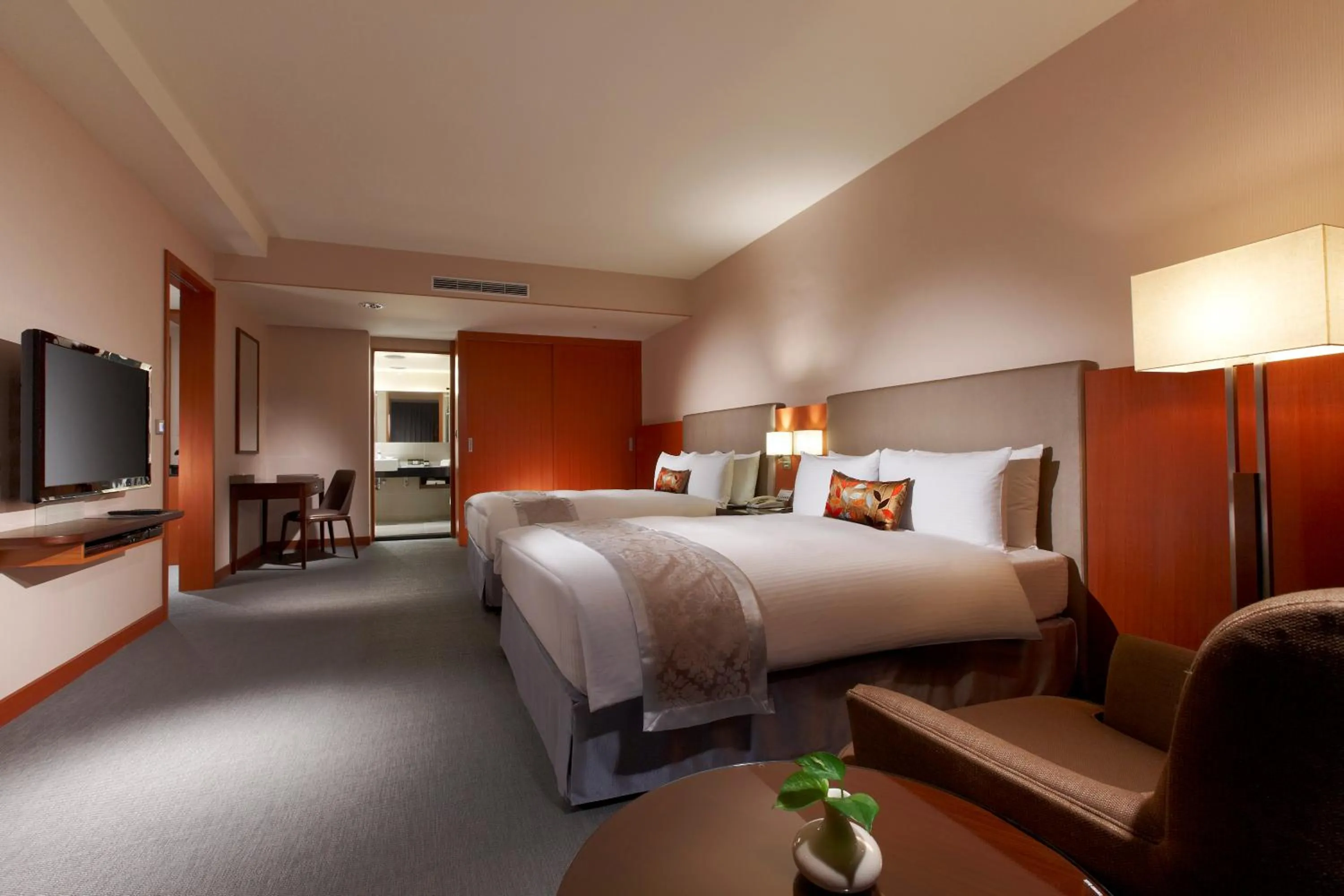 Photo of the whole room, Bed in Taichung Harbor Hotel