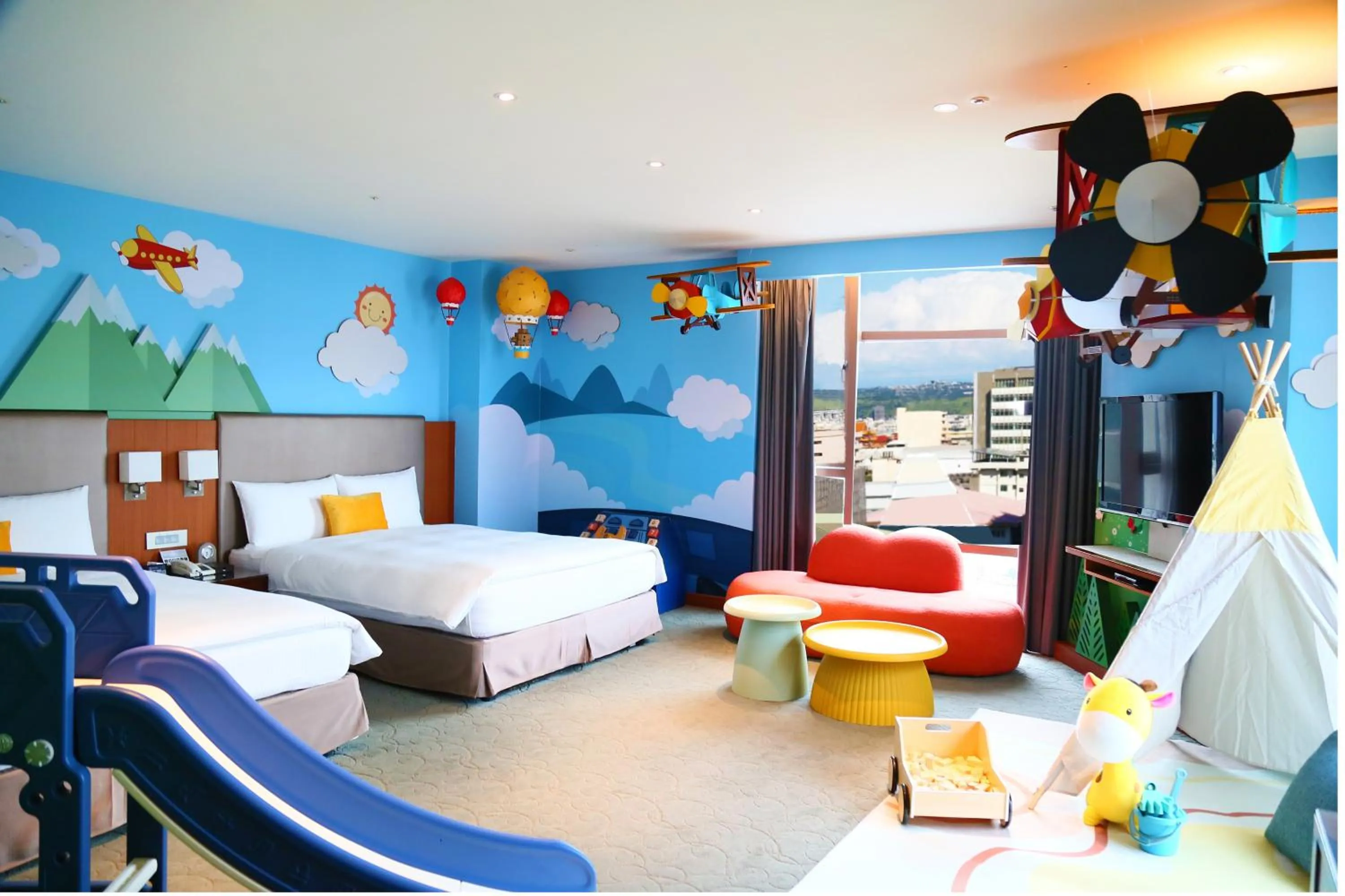 Photo of the whole room, Bed in Taichung Harbor Hotel