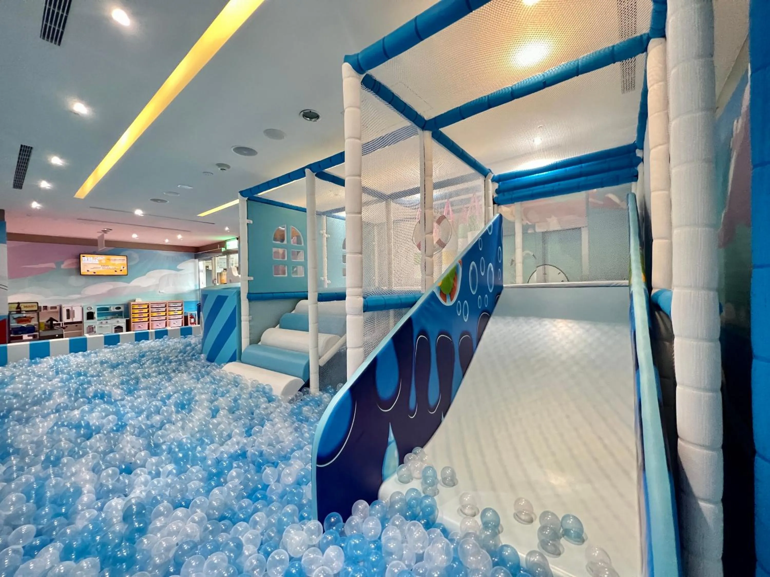 Children play ground in Taichung Harbor Hotel