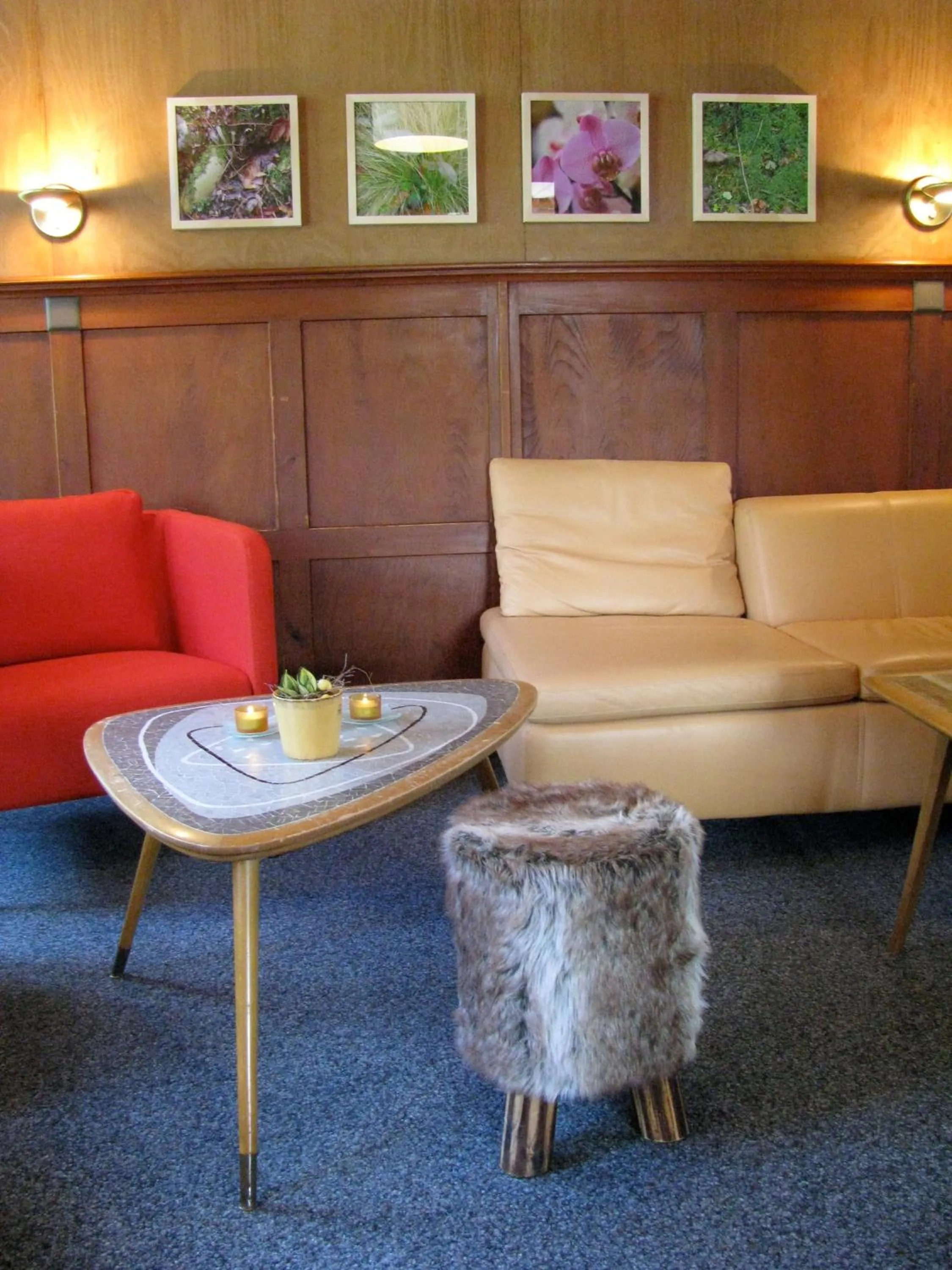 Communal lounge/ TV room in Zimmer & z'Morgä Schönenboden