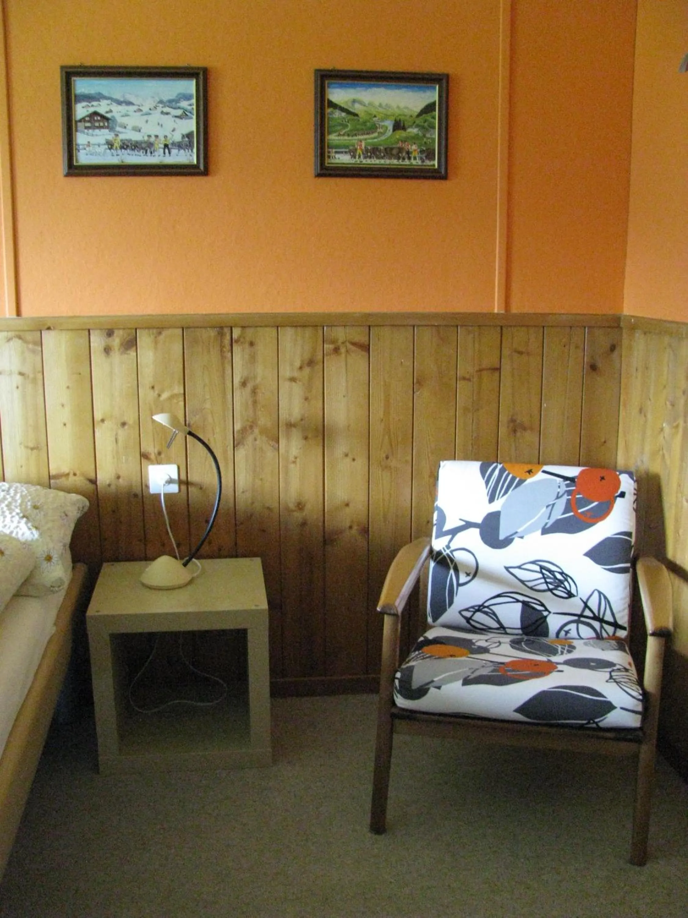 Photo of the whole room in Zimmer & z'Morgä Schönenboden