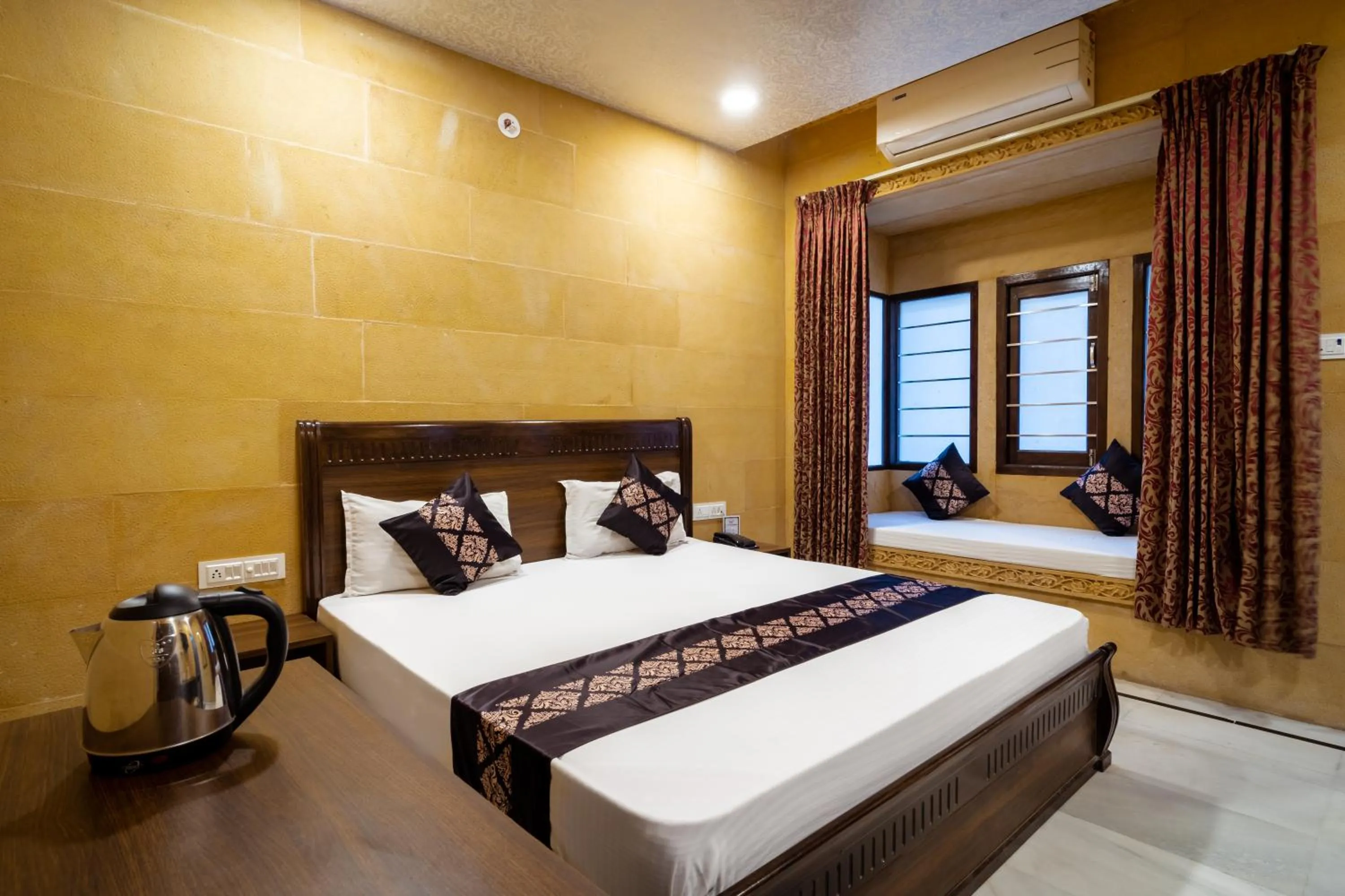 Bed in Hotel Akashdeep - Located City Centre