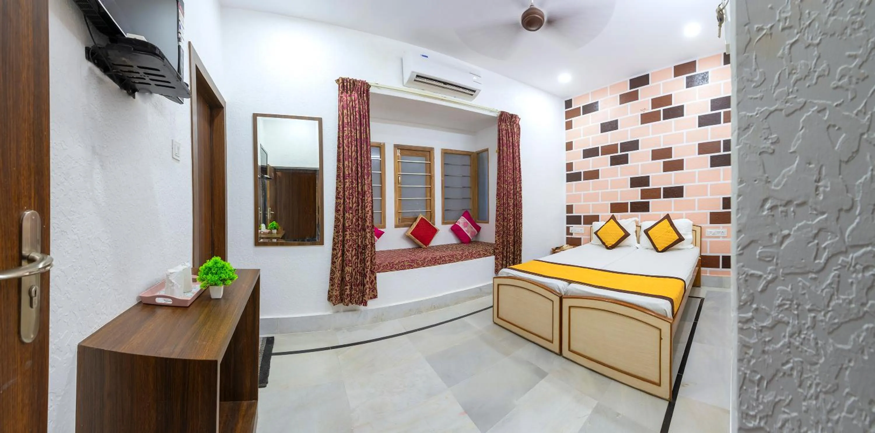 Bed in Hotel Akashdeep - Located City Centre