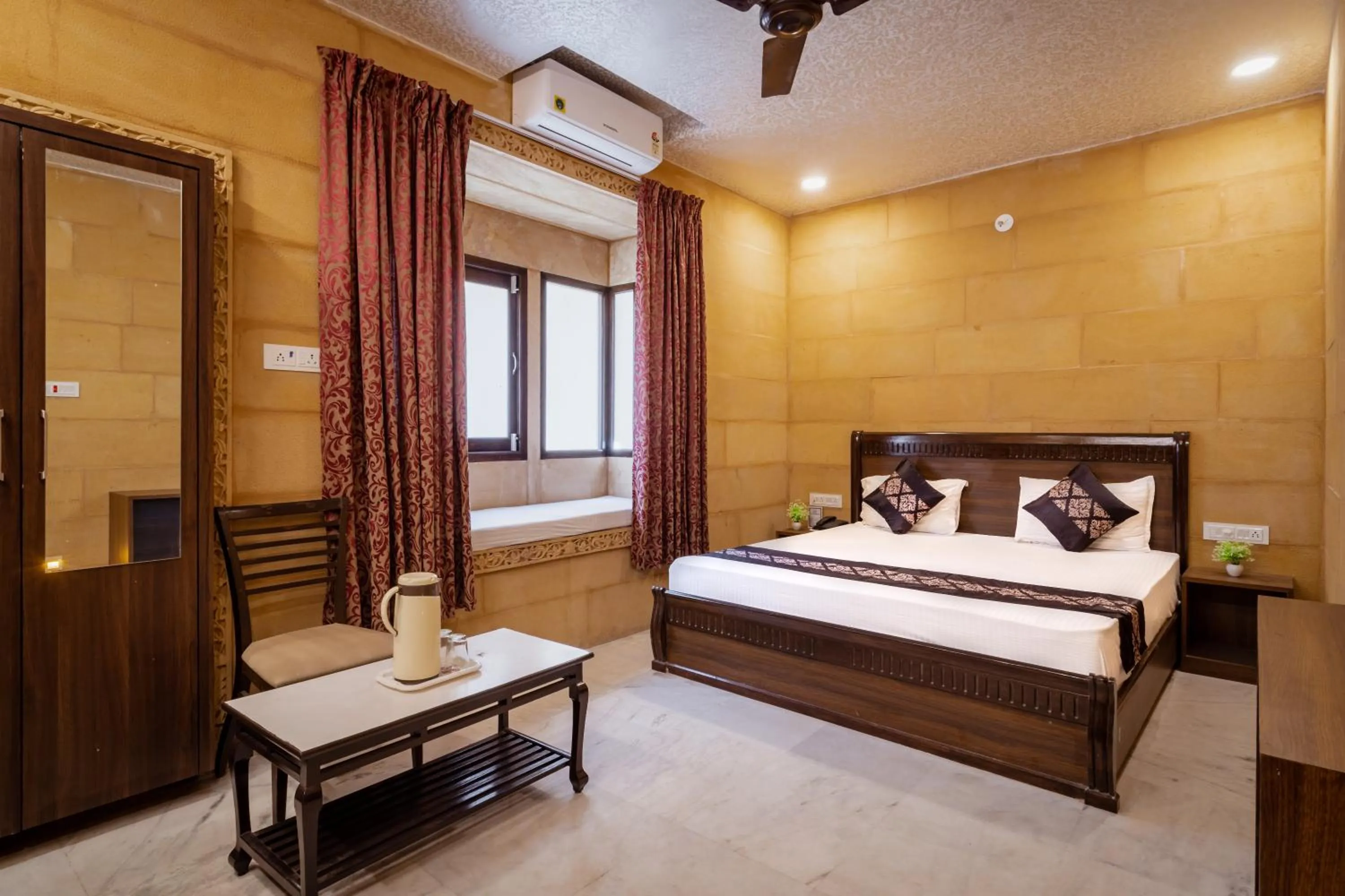 Bed in Hotel Akashdeep - Located City Centre