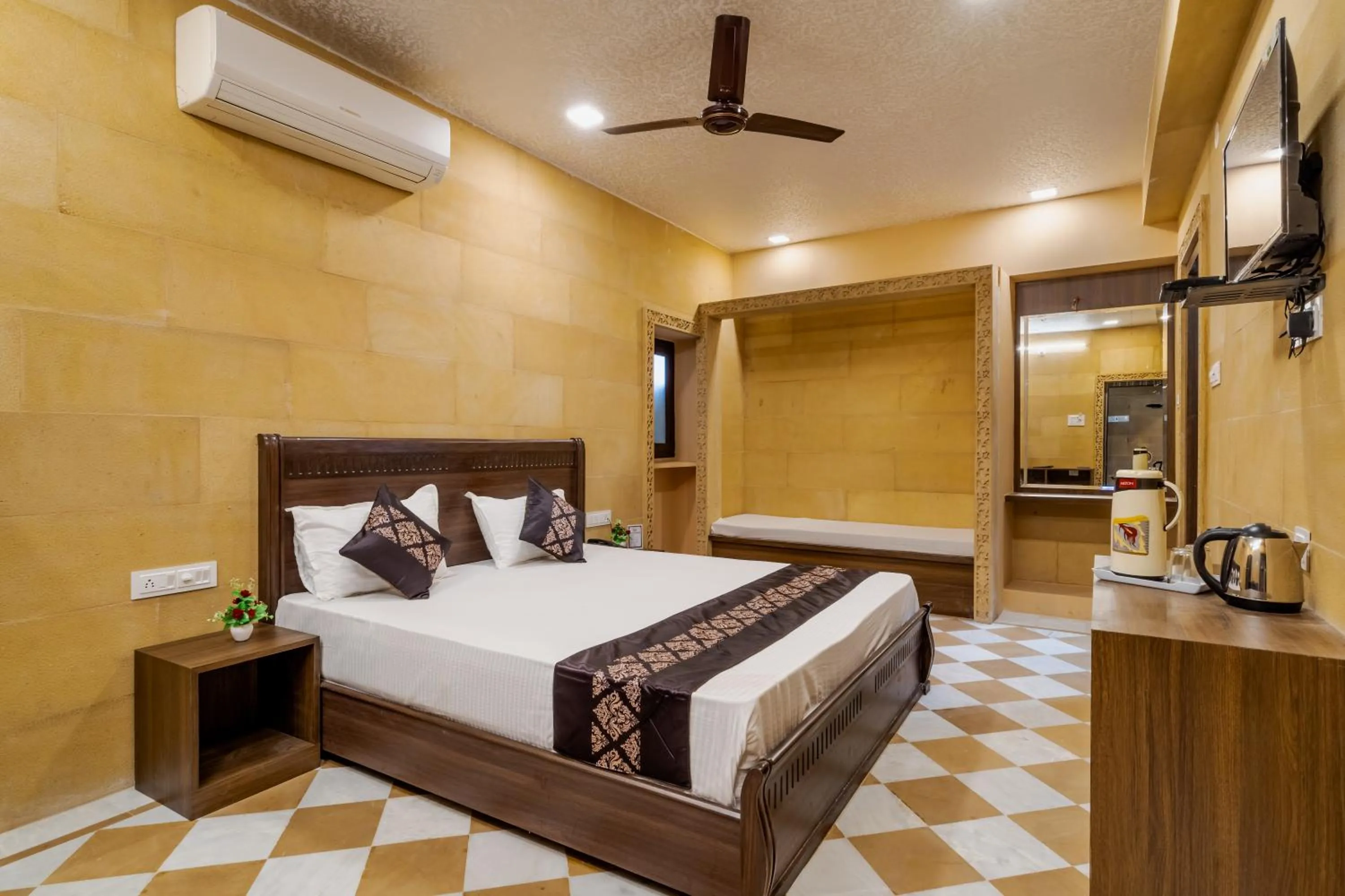 Bed in Hotel Akashdeep - Located City Centre