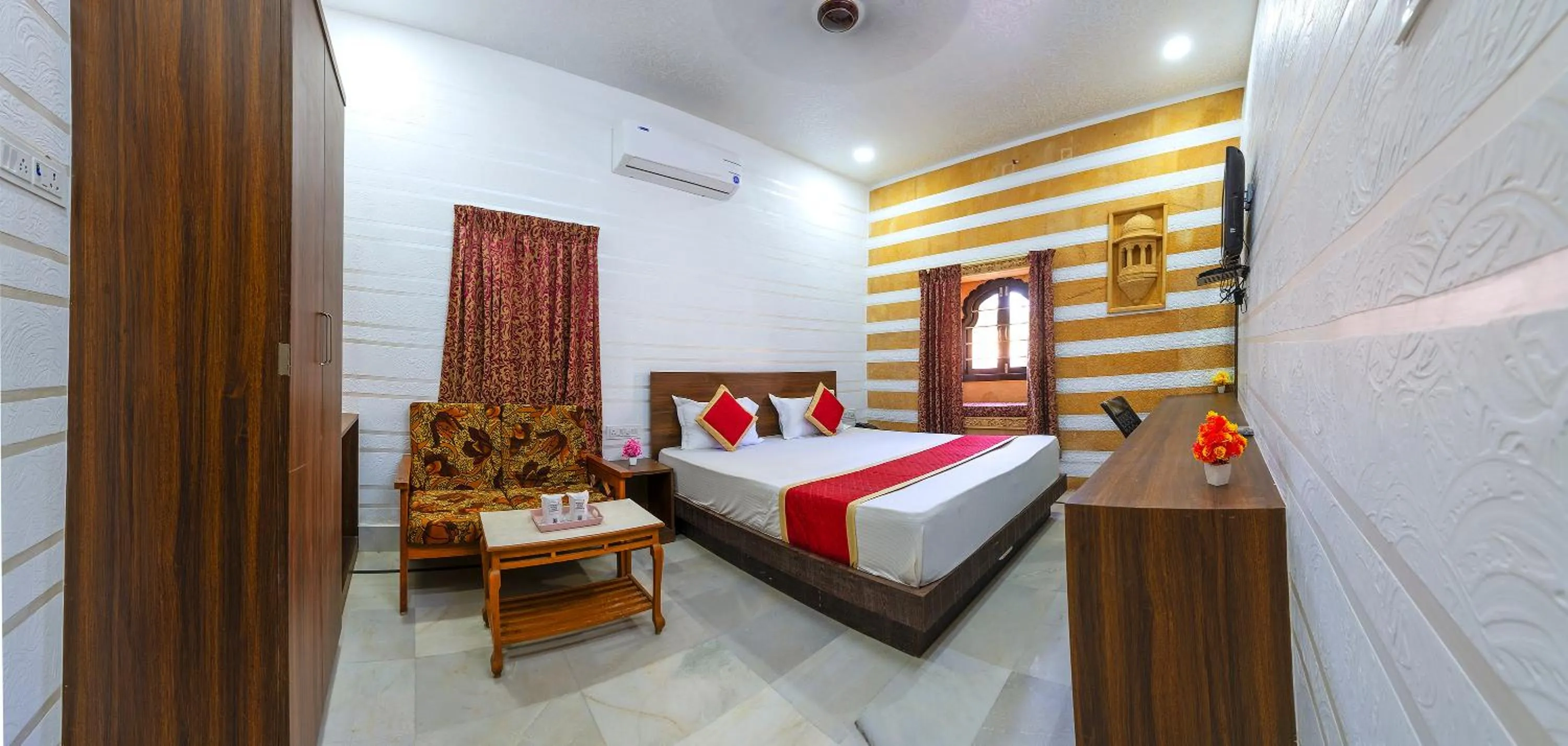 Bed in Hotel Akashdeep - Located City Centre