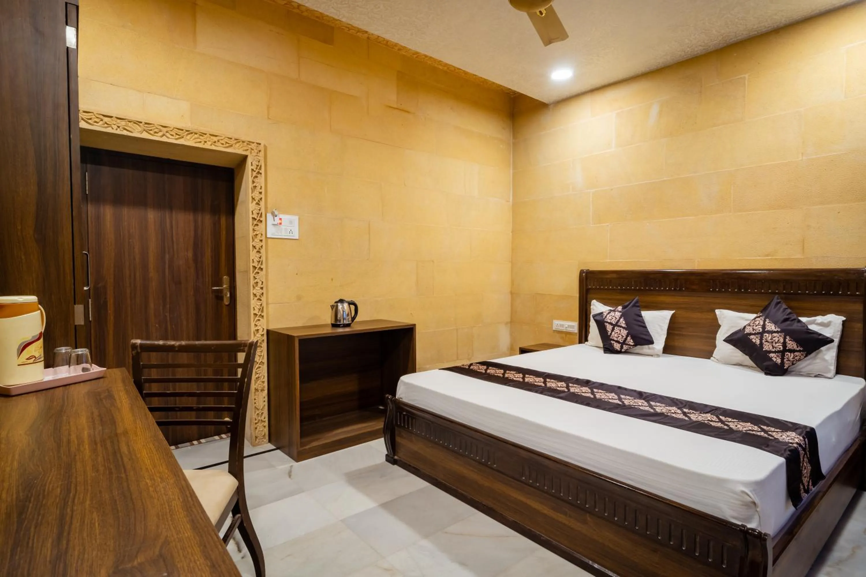 Bed in Hotel Akashdeep - Located City Centre