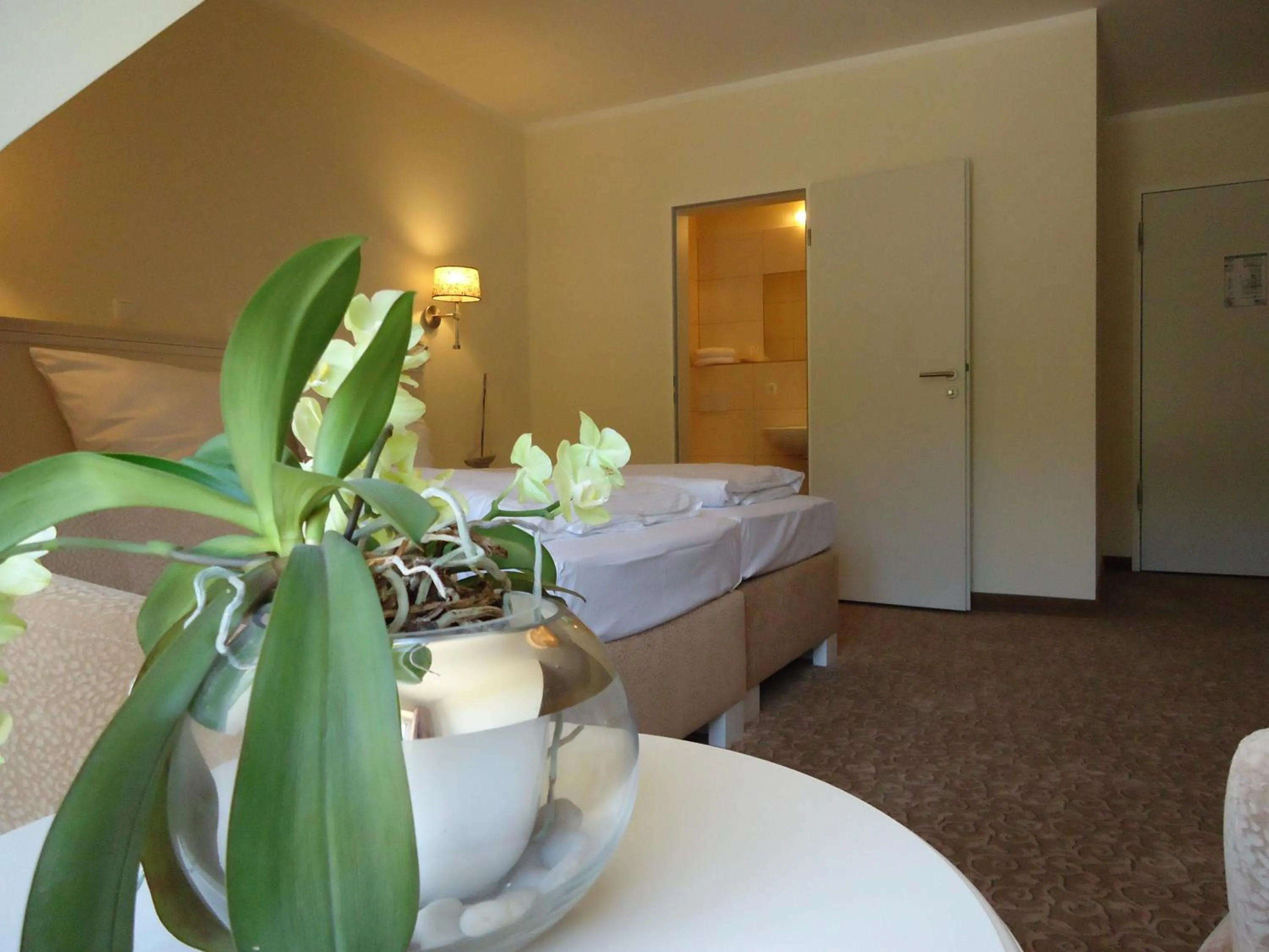 Photo of the whole room, Bed in Ostseehotel Boltenhagen
