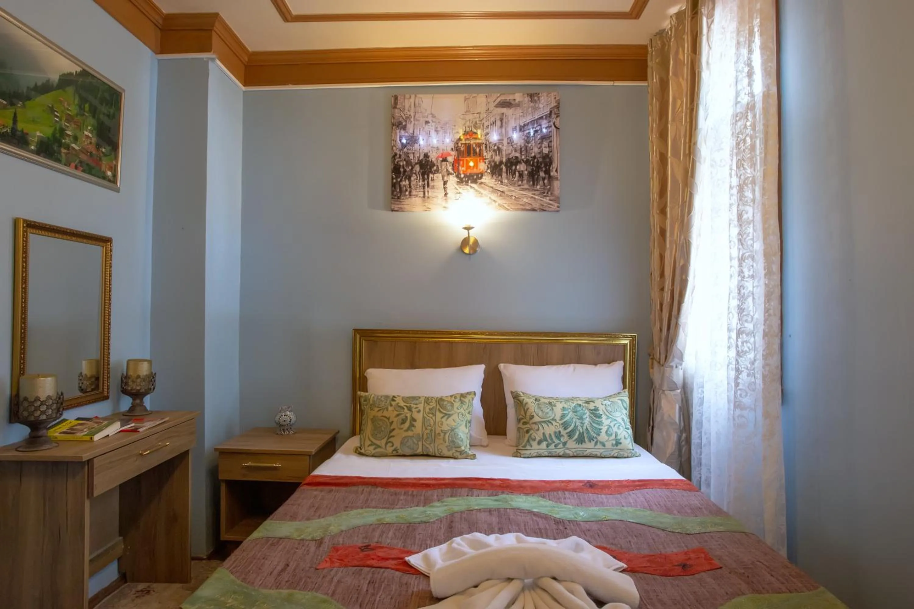 Photo of the whole room, Bed in April Hotel