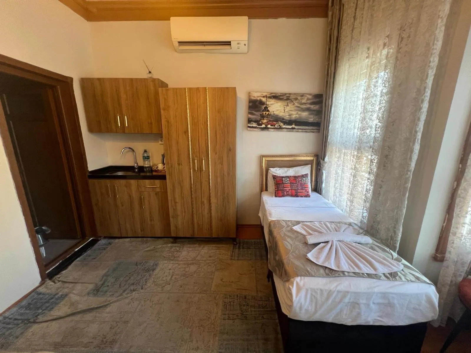 Kitchen or kitchenette, Bed in April Hotel