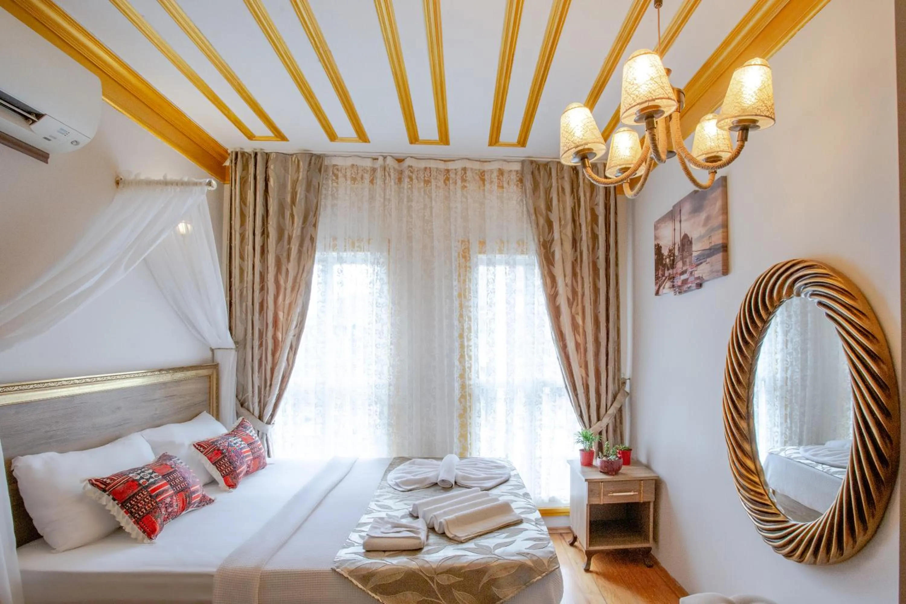 Photo of the whole room, Bed in April Hotel