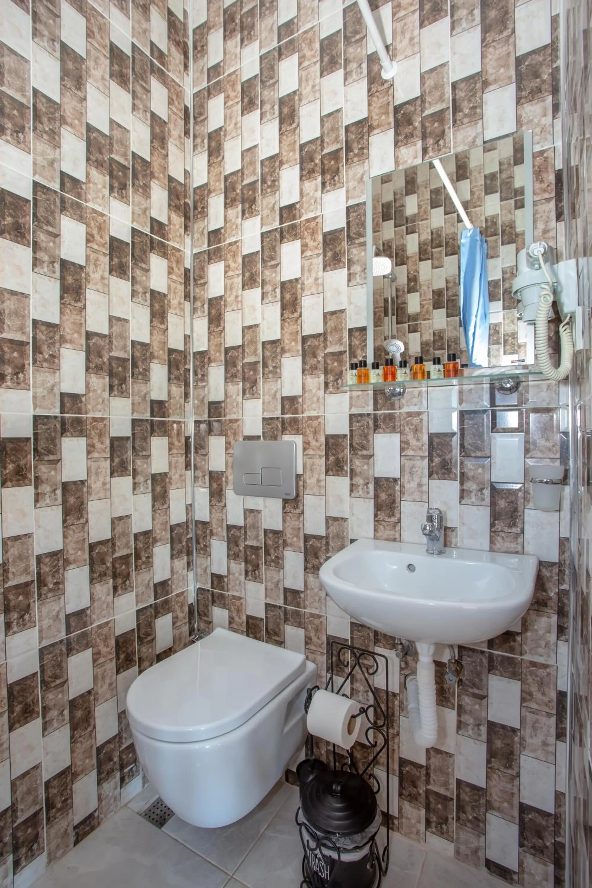 Toilet in April Hotel