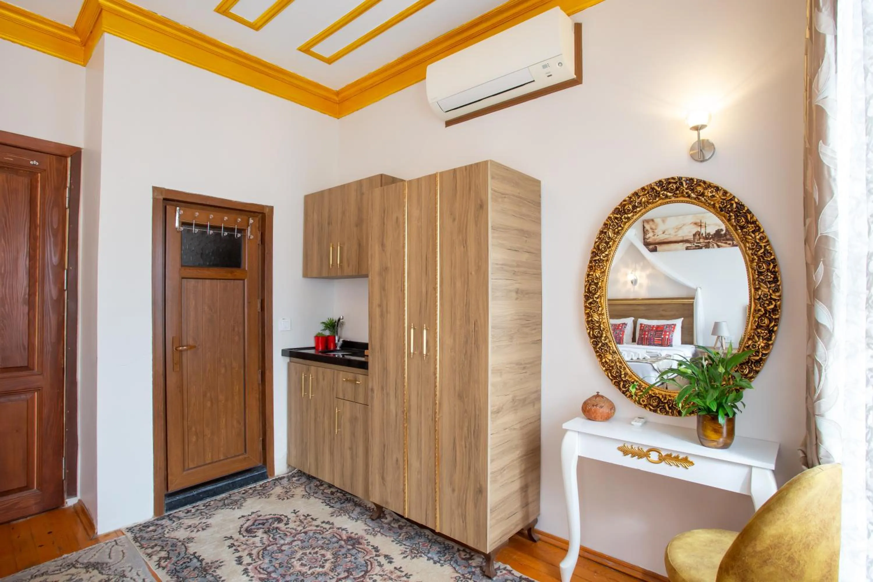 Massage in April Hotel