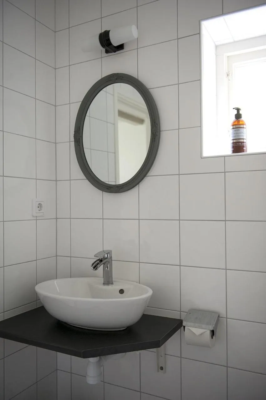 Bathroom in Mullbärsgårdens Bed and Breakfast