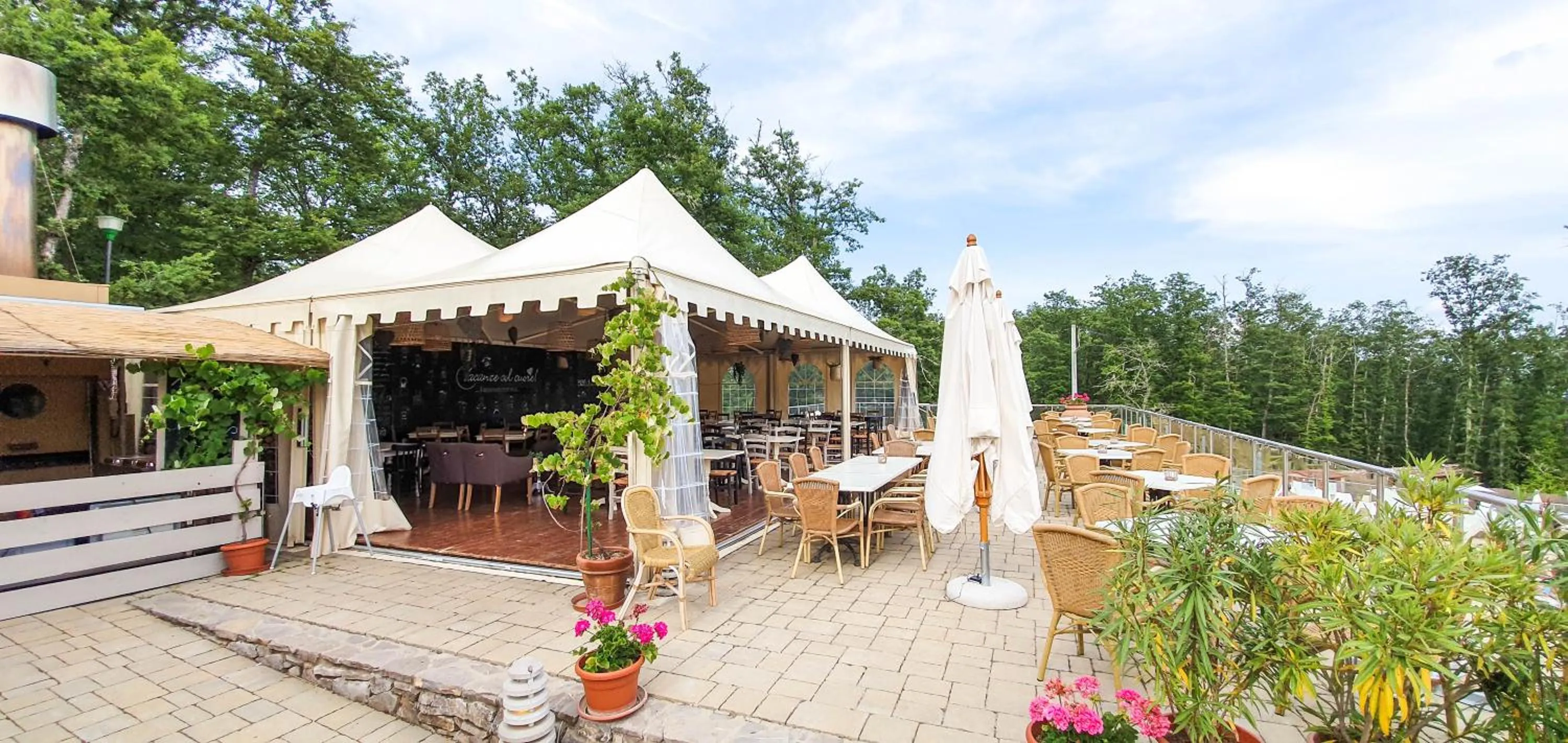 Patio in Chianti Glamping Resort