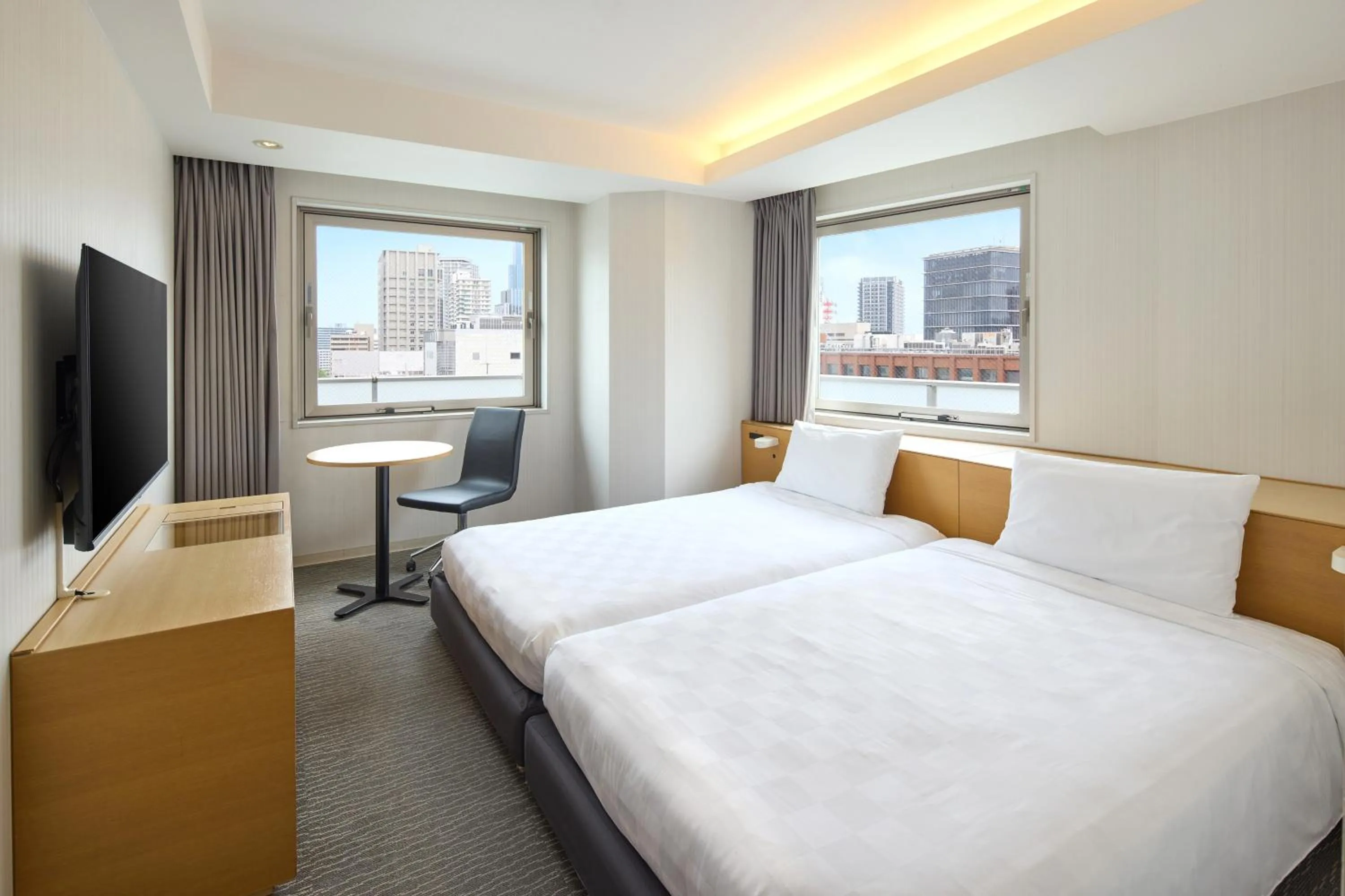 Photo of the whole room, Bed in Kobe Motomachi Tokyu REI Hotel